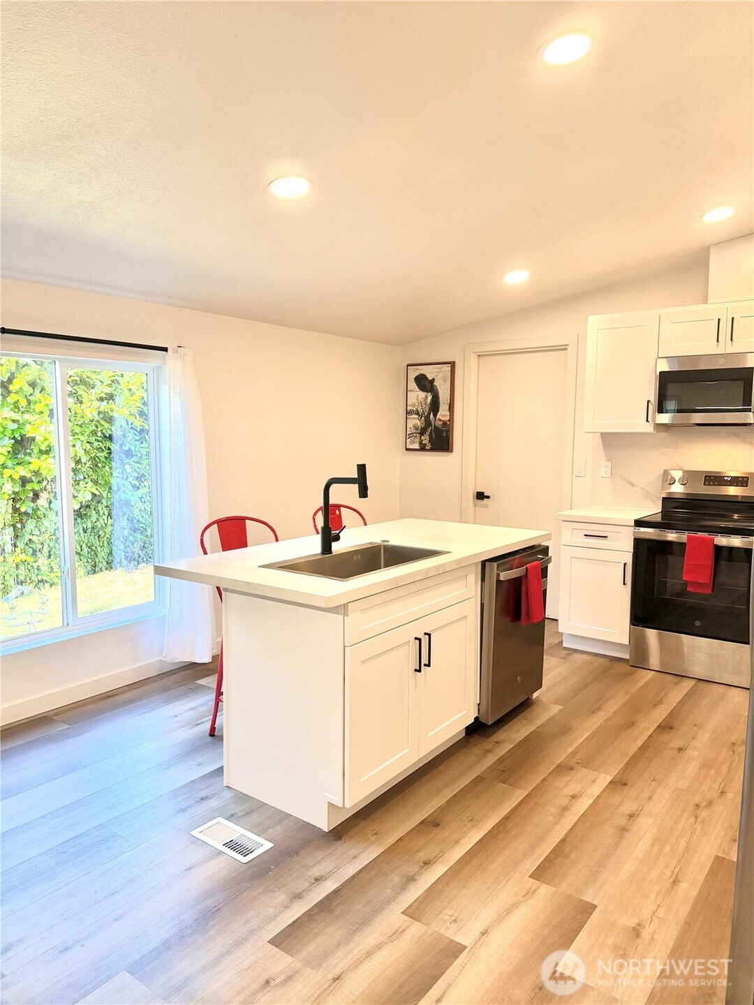 1314 Whitney Avenue Property Photo 7