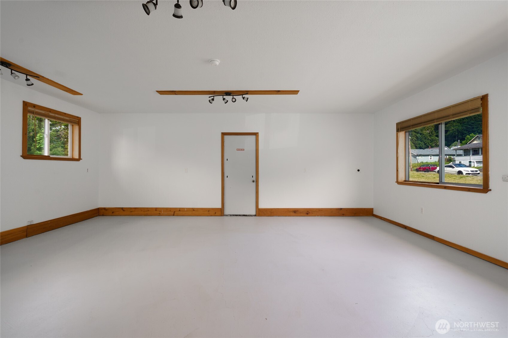 45726 Main Street Property Photo 8