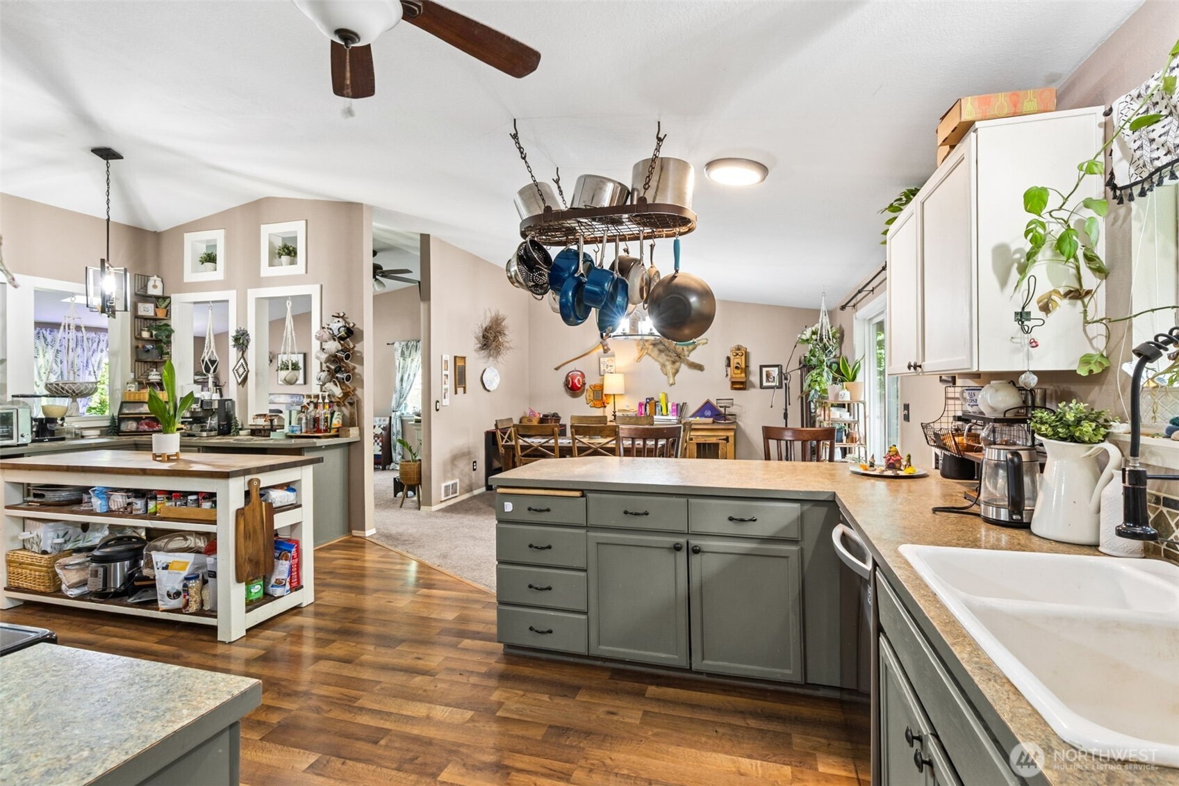 22521 Crown Circle Property Photo 4