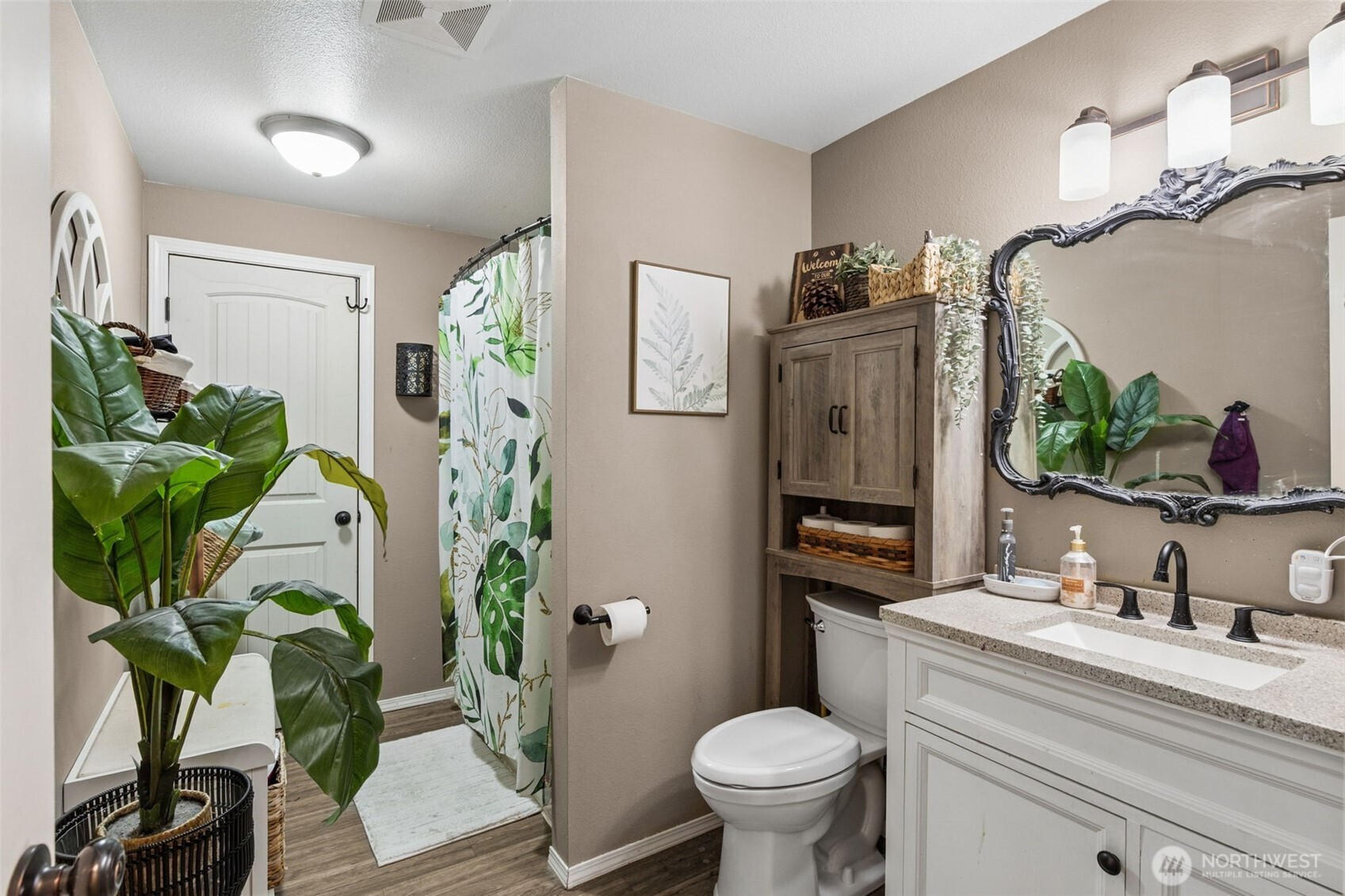 22521 Crown Circle Property Photo 6