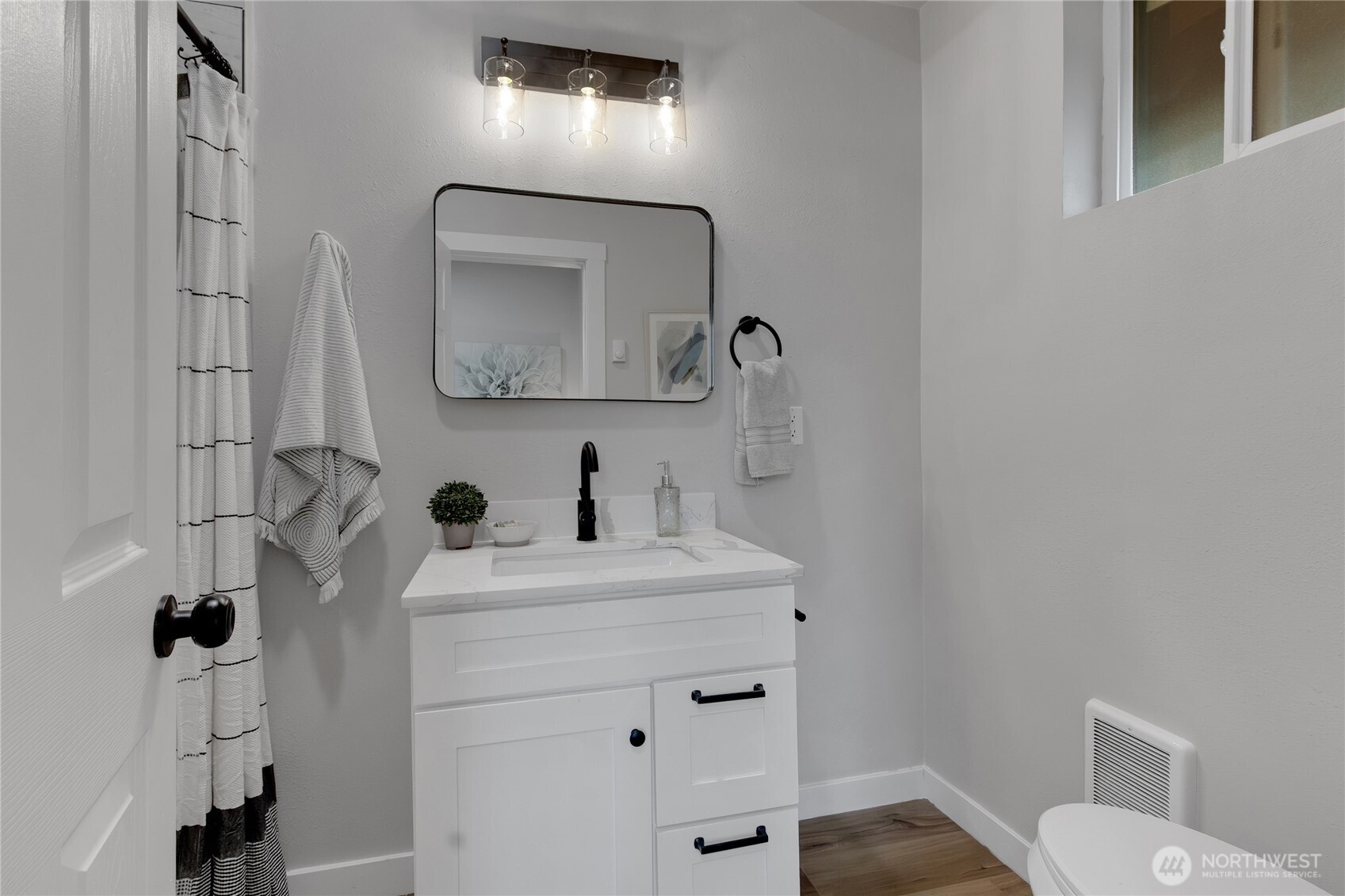 307 S Exchange Street Property Photo 8