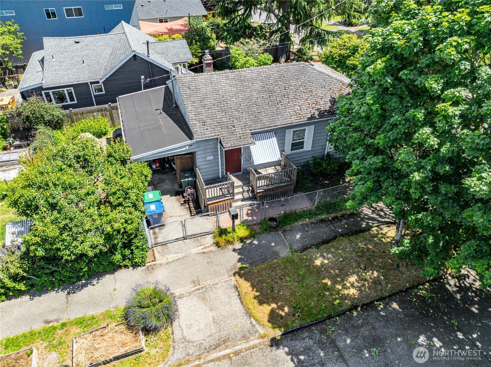 5050 50th Avenue Property Photo 3