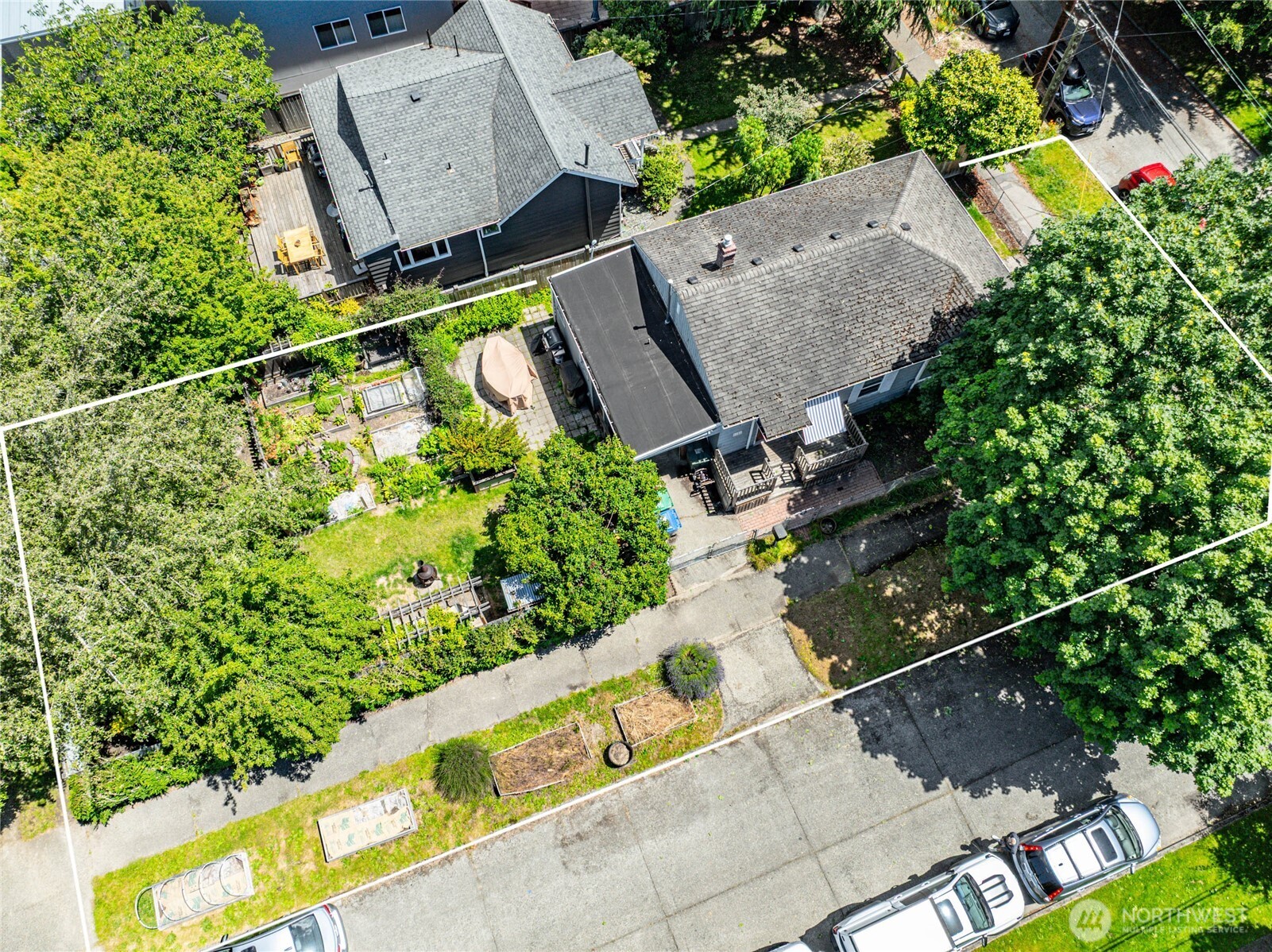 5050 50th Avenue Property Photo 4