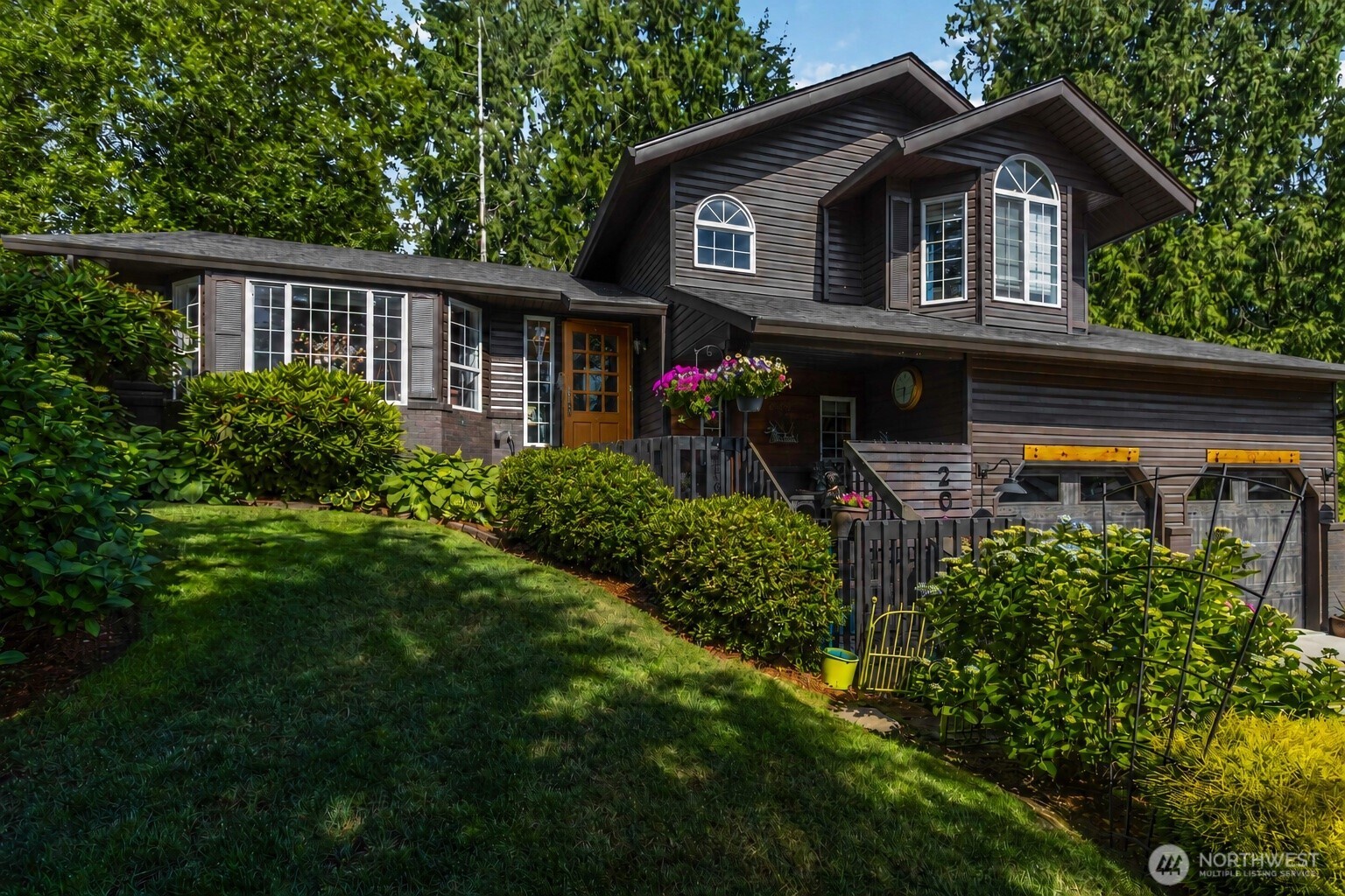 209 W Beacon Hill Drive Property Photo 2