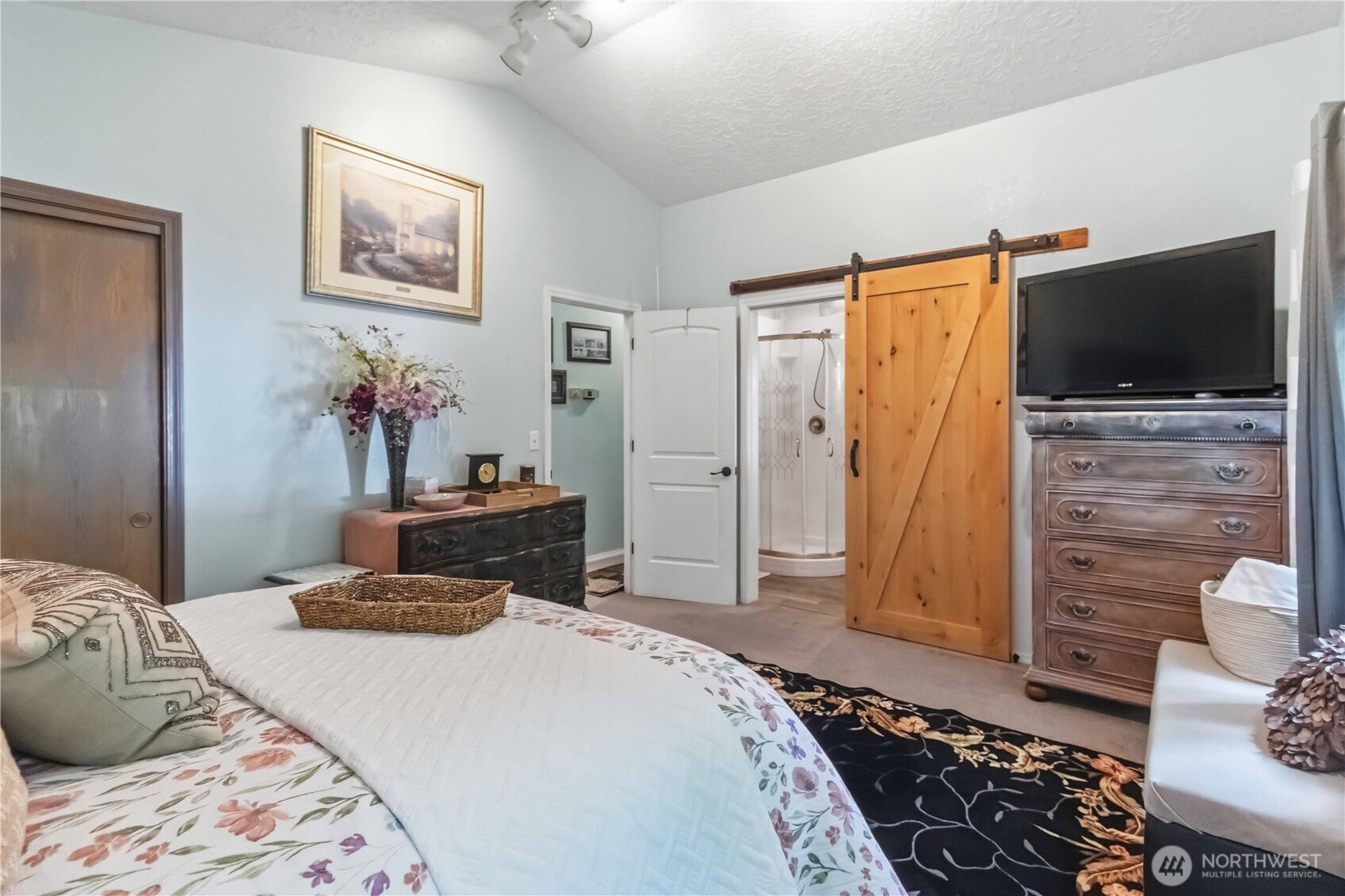 209 W Beacon Hill Drive Property Photo 13