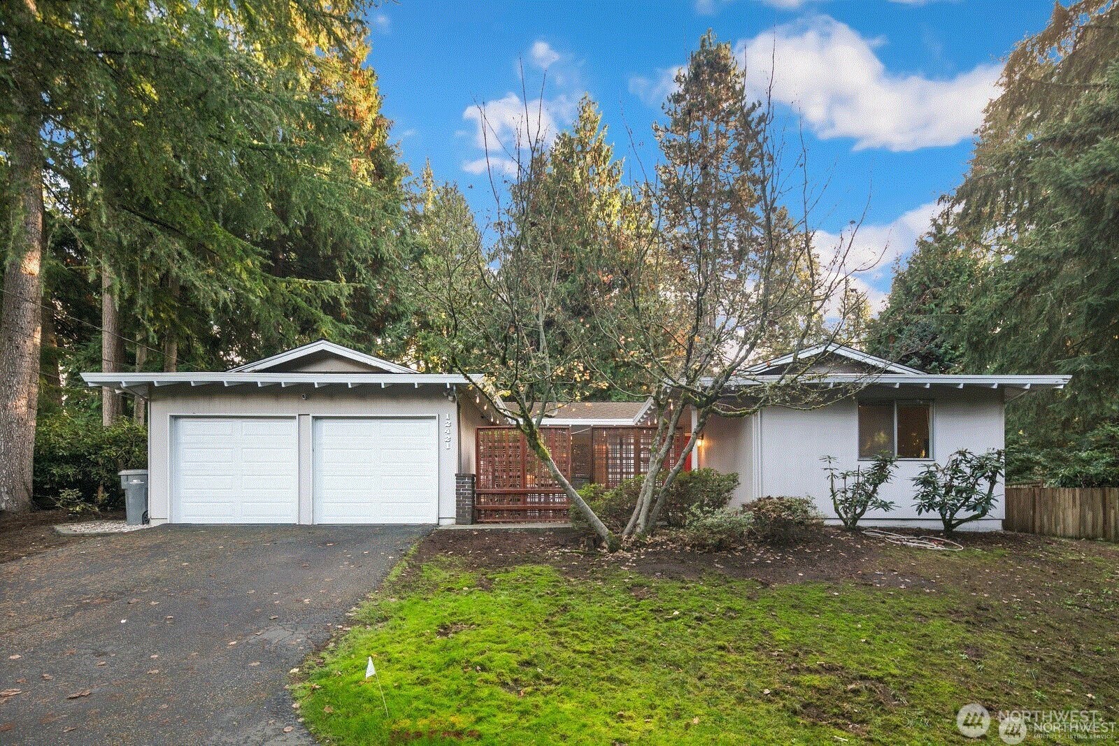 12421 Ne 65th Place Property Photo 1