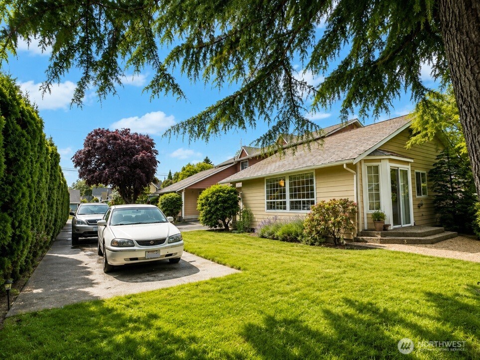 219 7th Street Property Photo 2