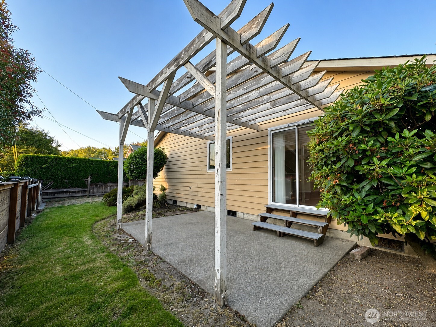 219 7th Street Property Photo 5