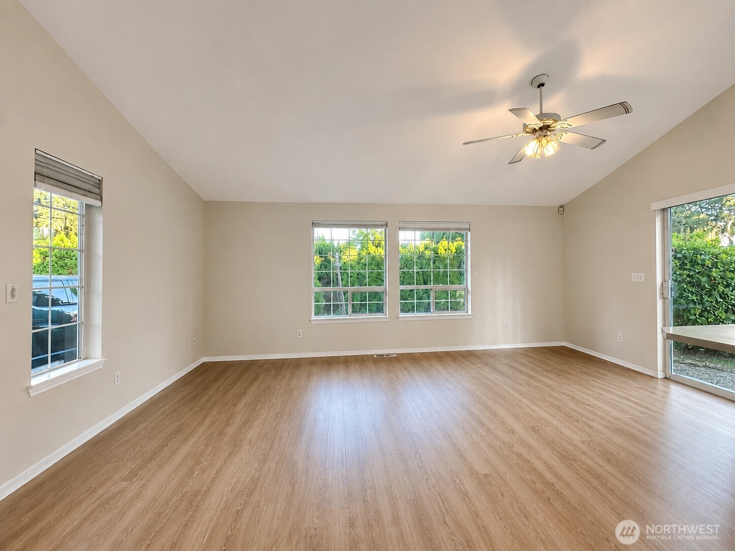 219 7th Street Property Photo 6