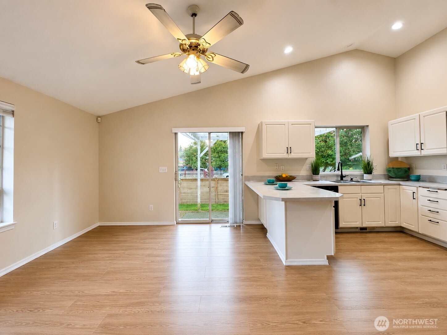 219 7th Street Property Photo 7