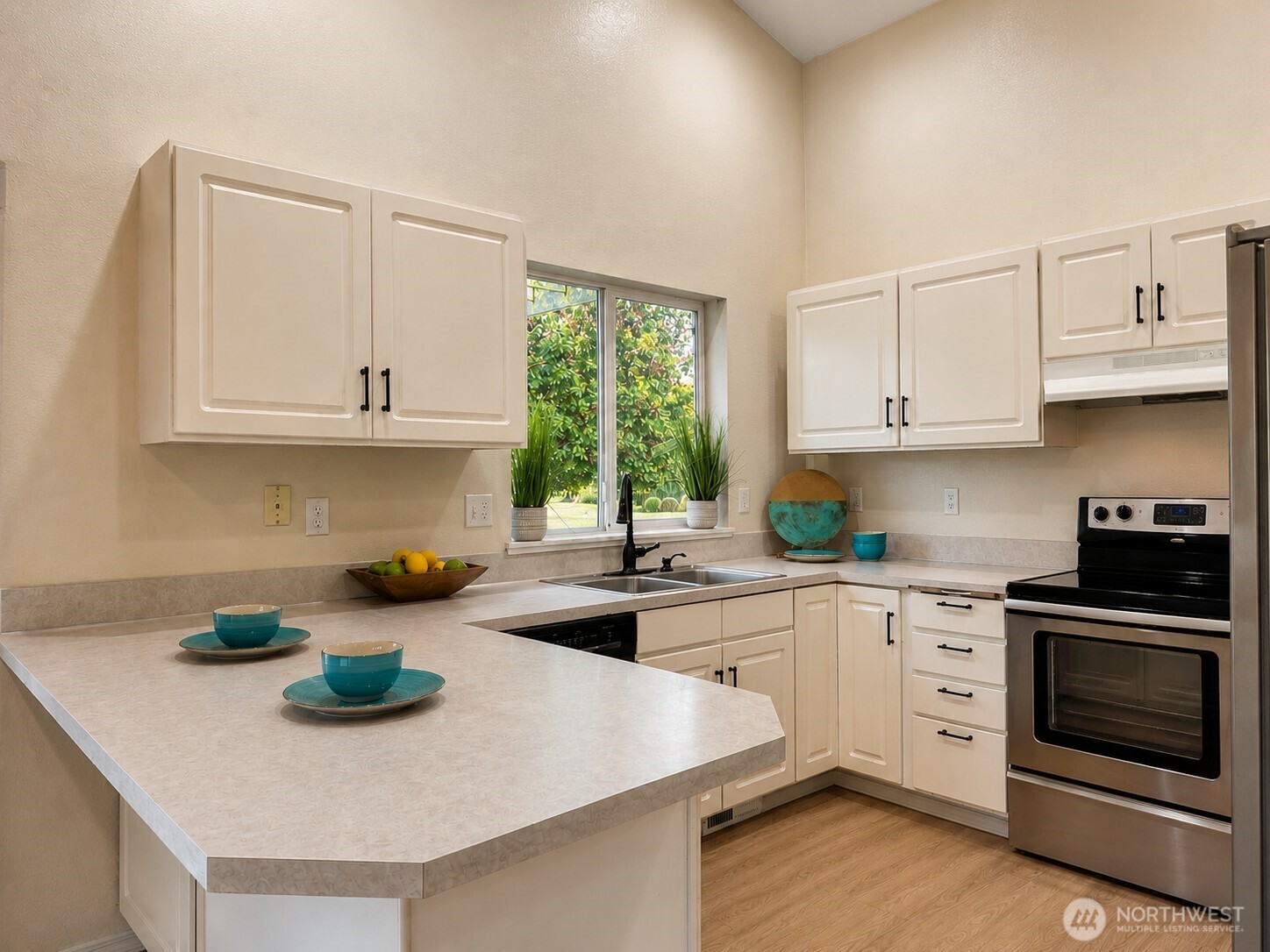 219 7th Street Property Photo 8