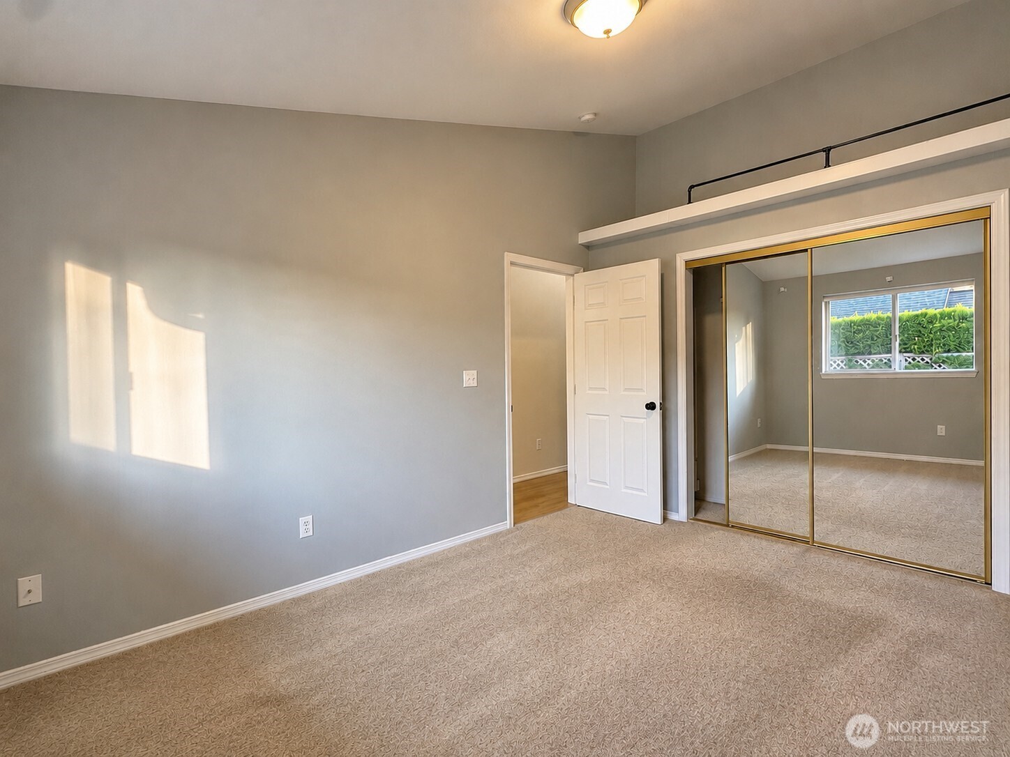 219 7th Street Property Photo 12
