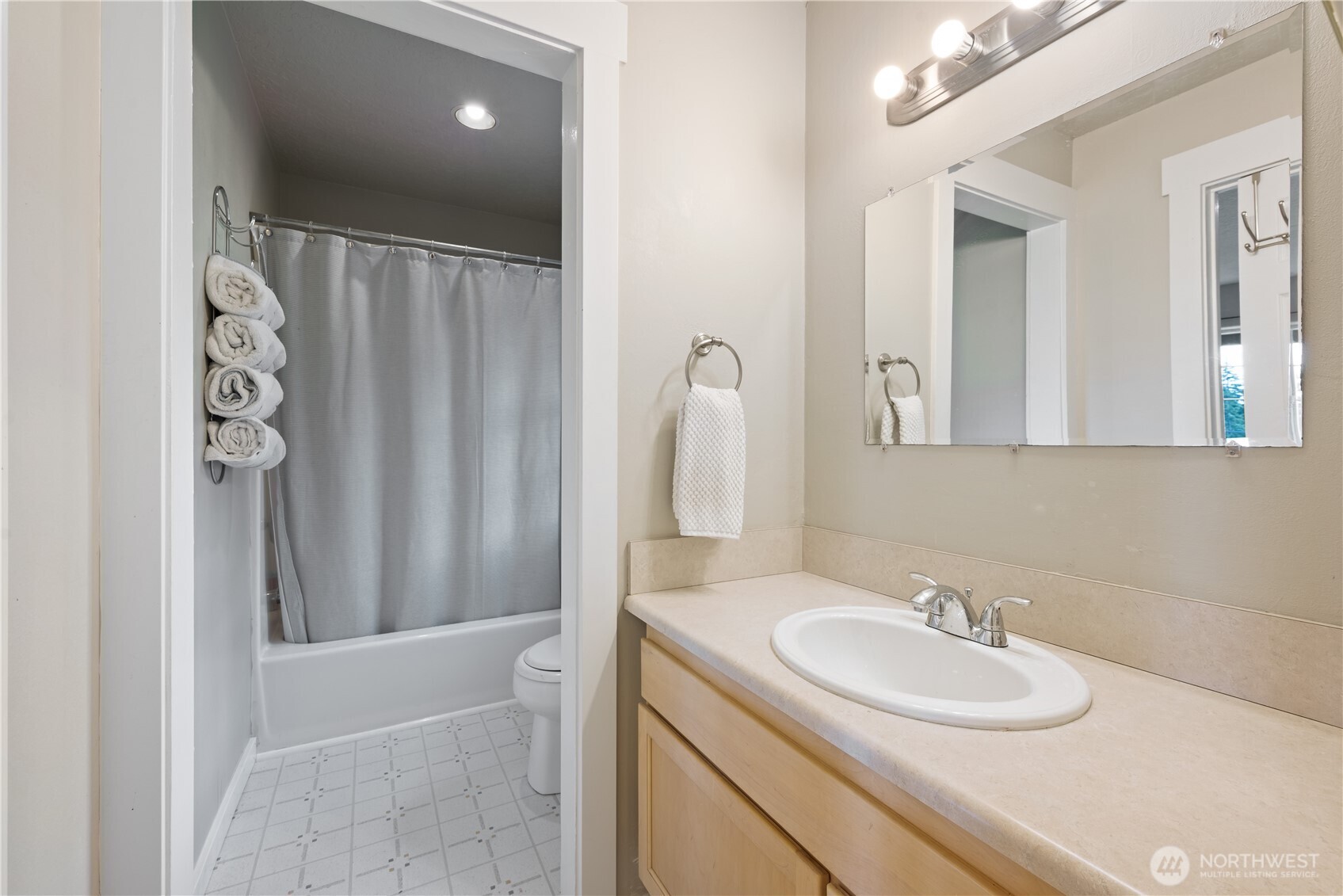 2420 Ivy Lane Property Photo 19