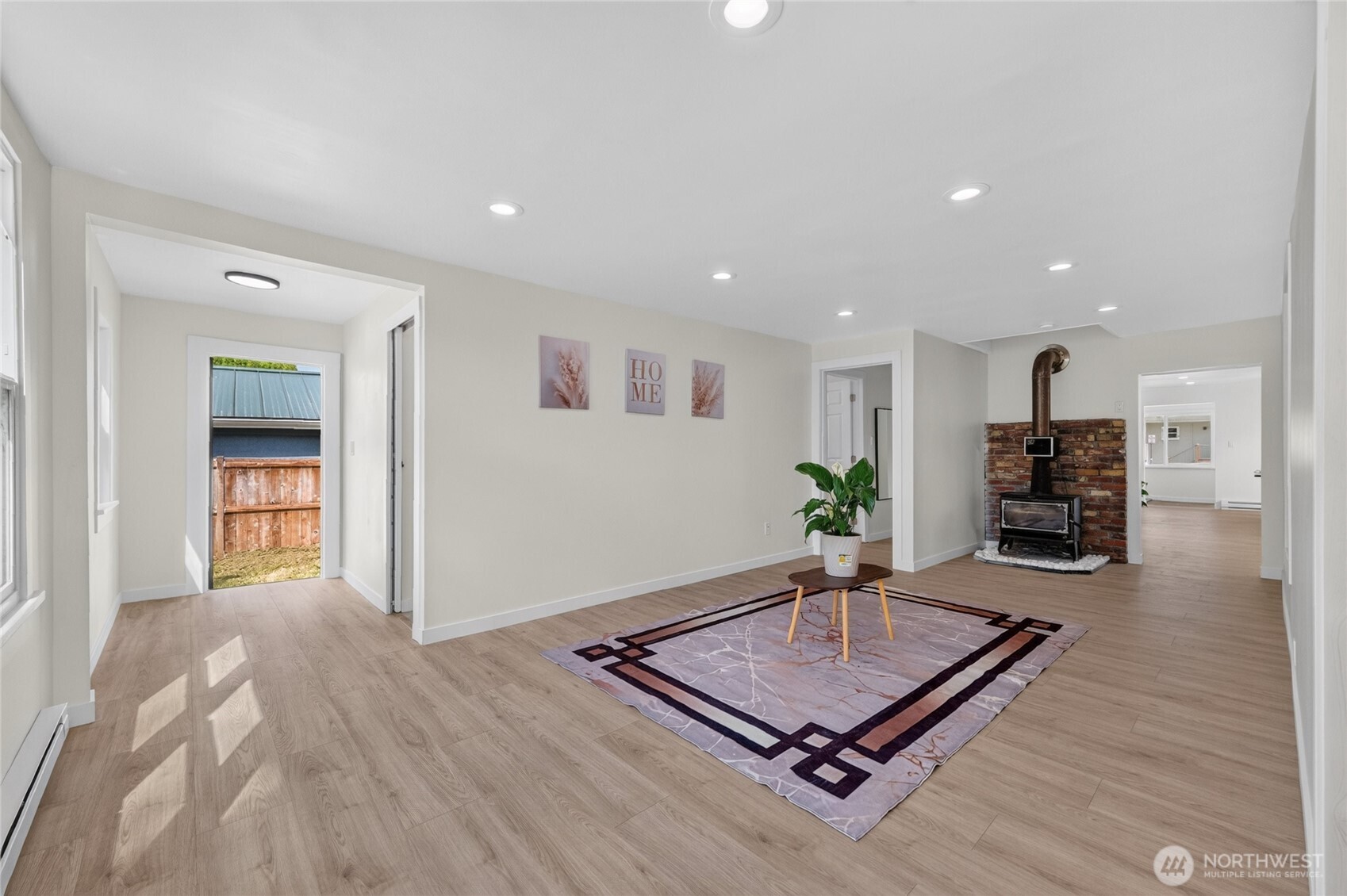 303 Lincoln Street Property Photo 12