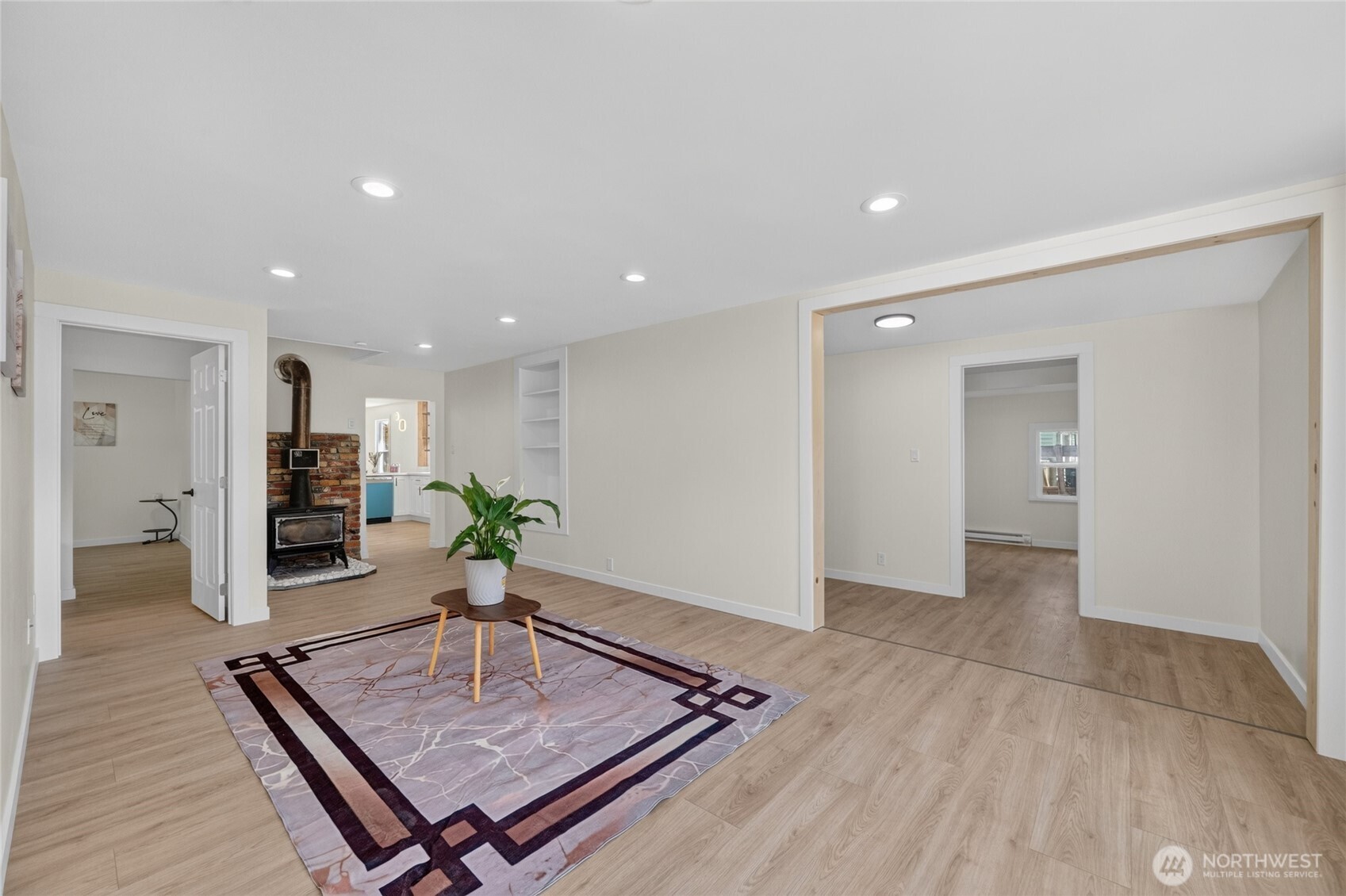 303 Lincoln Street Property Photo 13