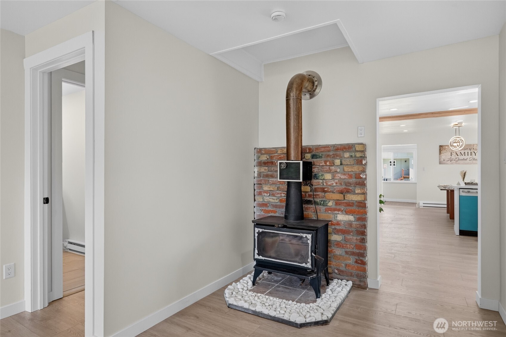 303 Lincoln Street Property Photo 14