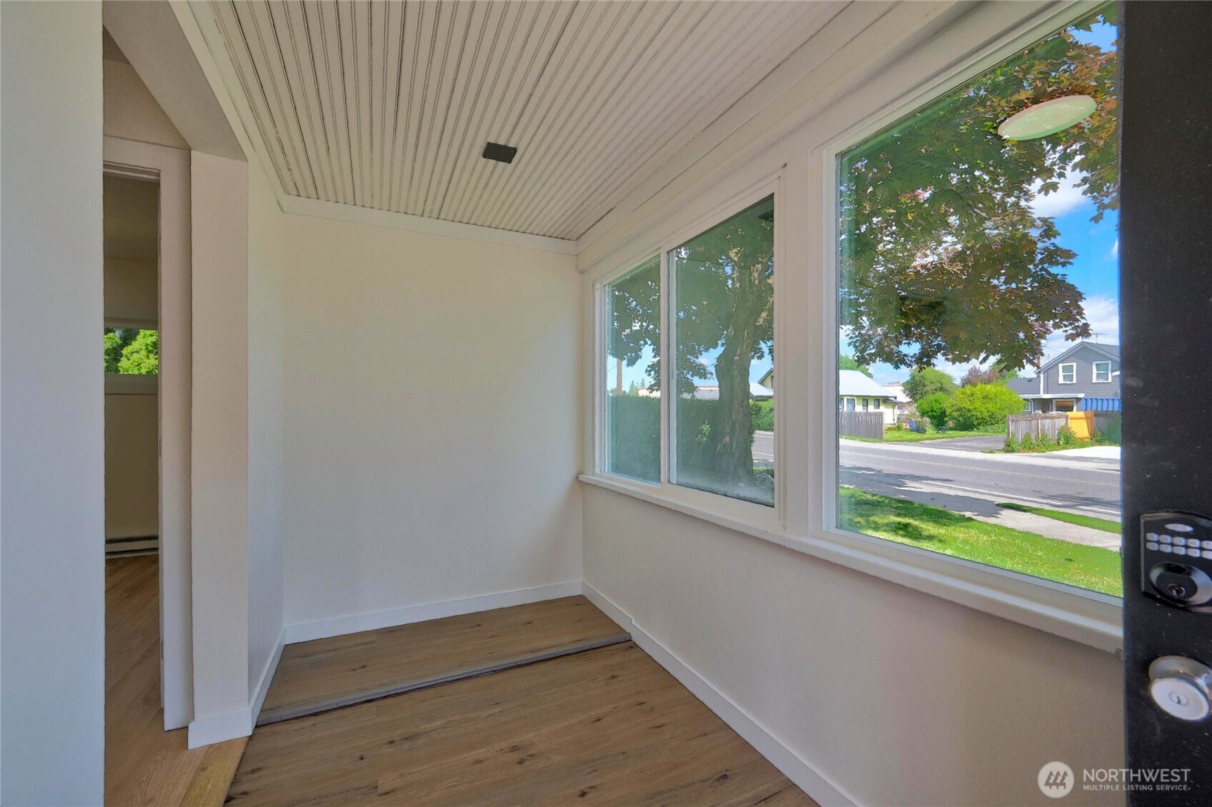 303 Lincoln Street Property Photo 27