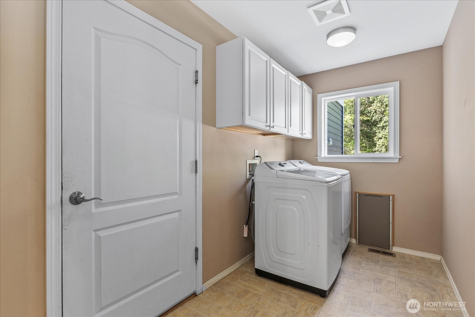 434 Islandcrest Drive Property Photo 16