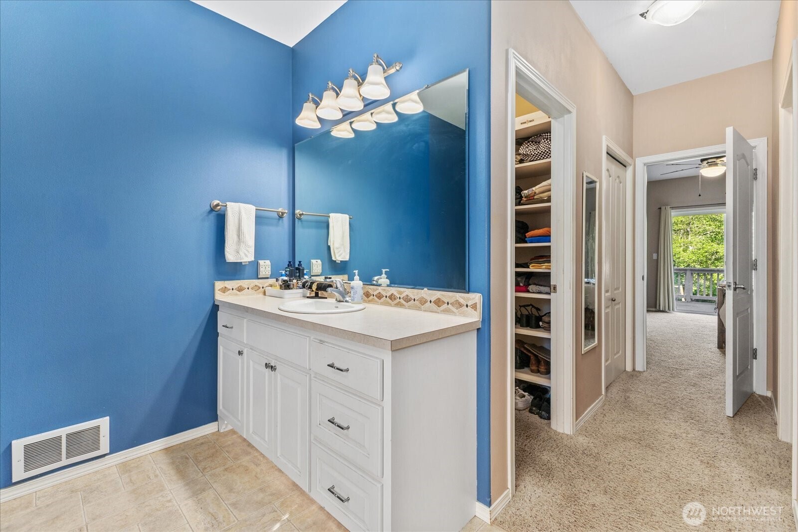 434 Islandcrest Drive Property Photo 20