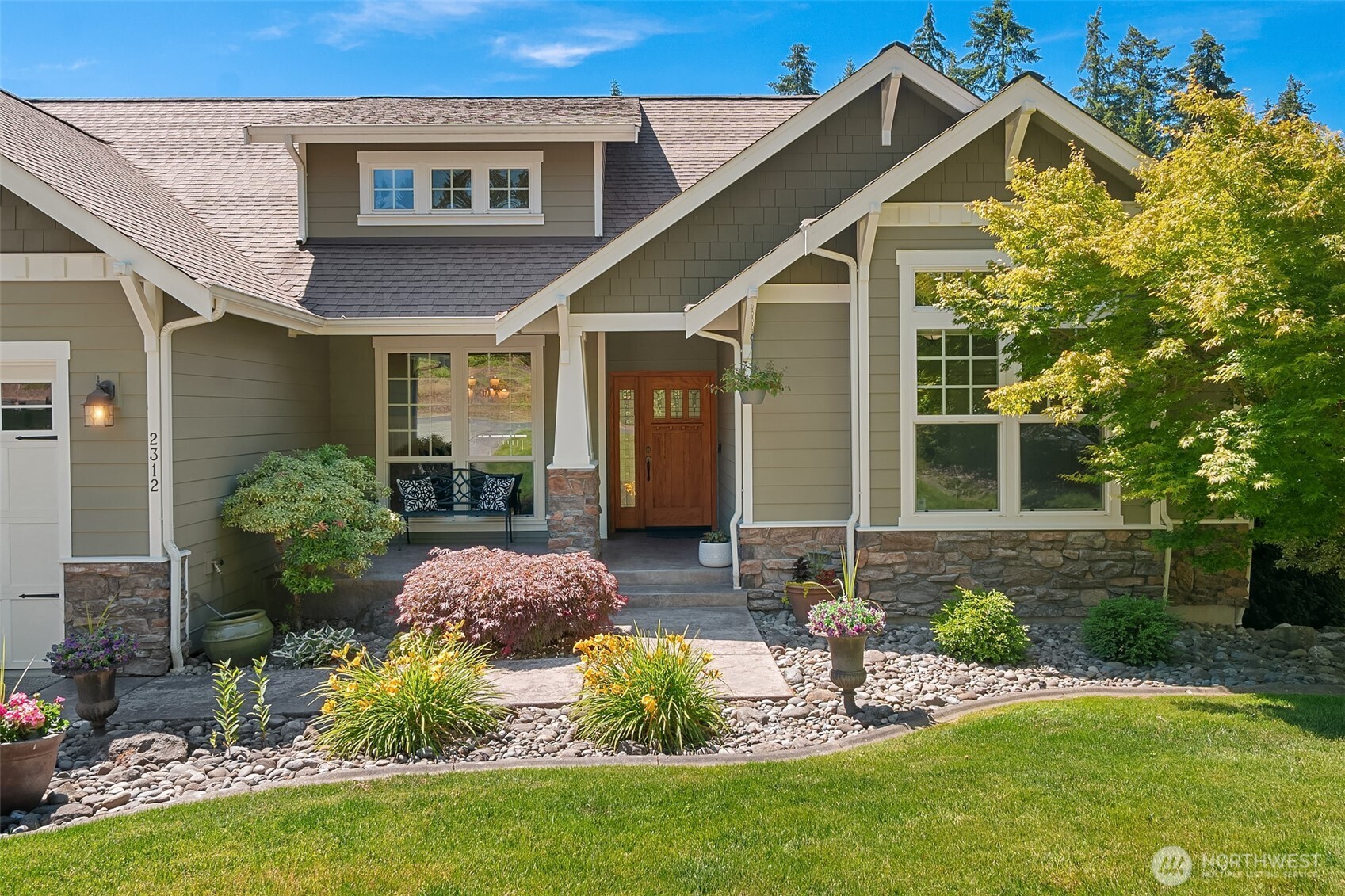 2312 Ne Solar View Court Property Photo 2