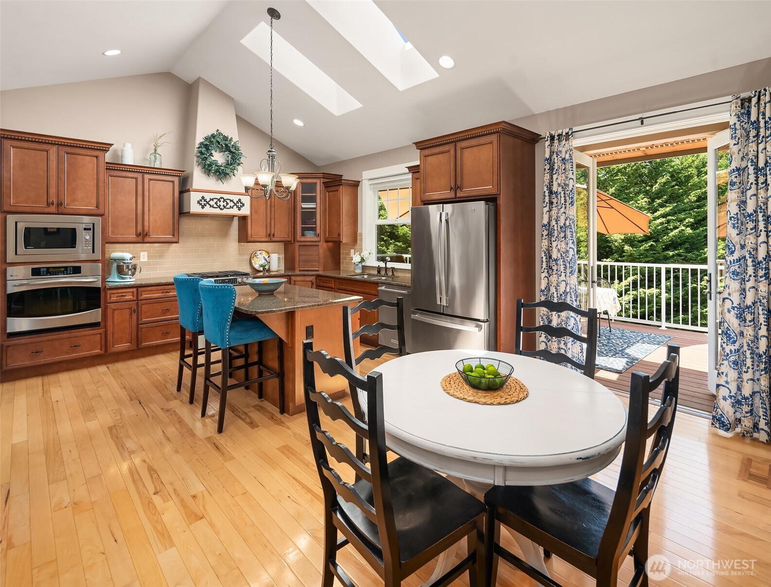 2312 Ne Solar View Court Property Photo 19