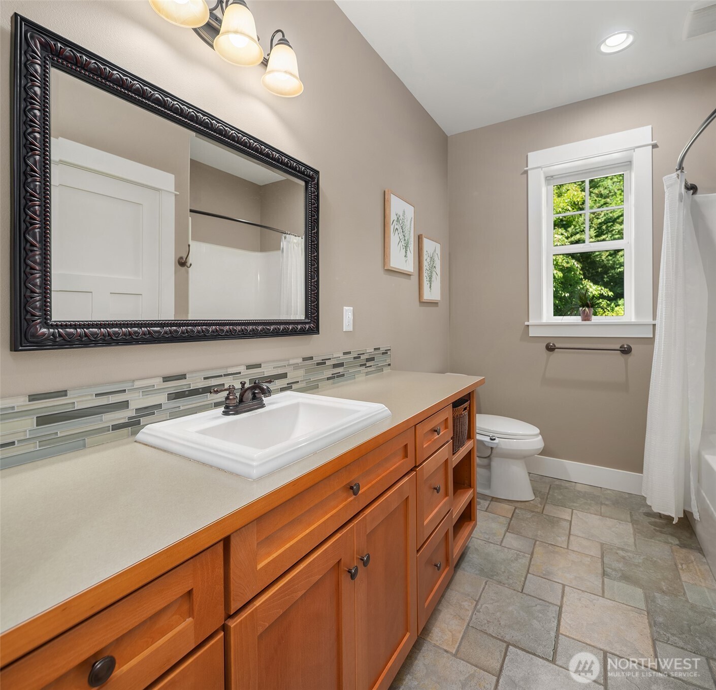 2312 Ne Solar View Court Property Photo 36