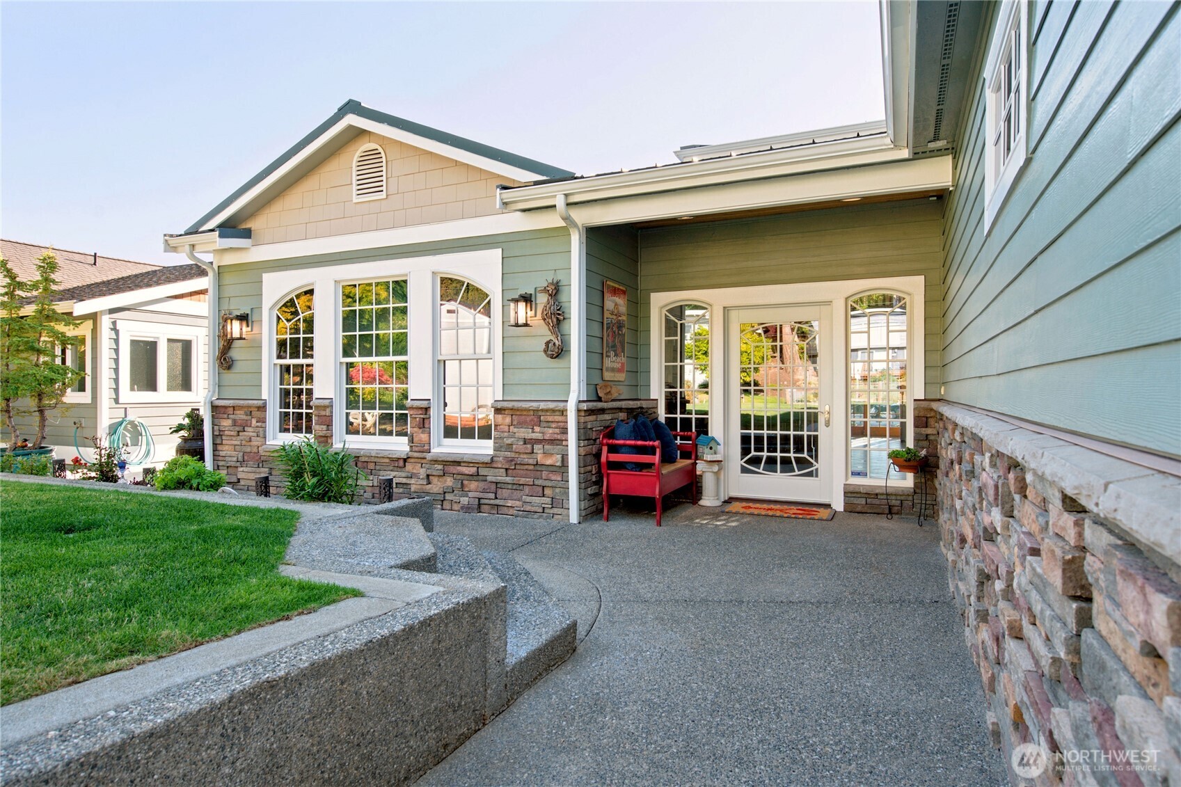 3640 S Shorewood Avenue Property Photo 4