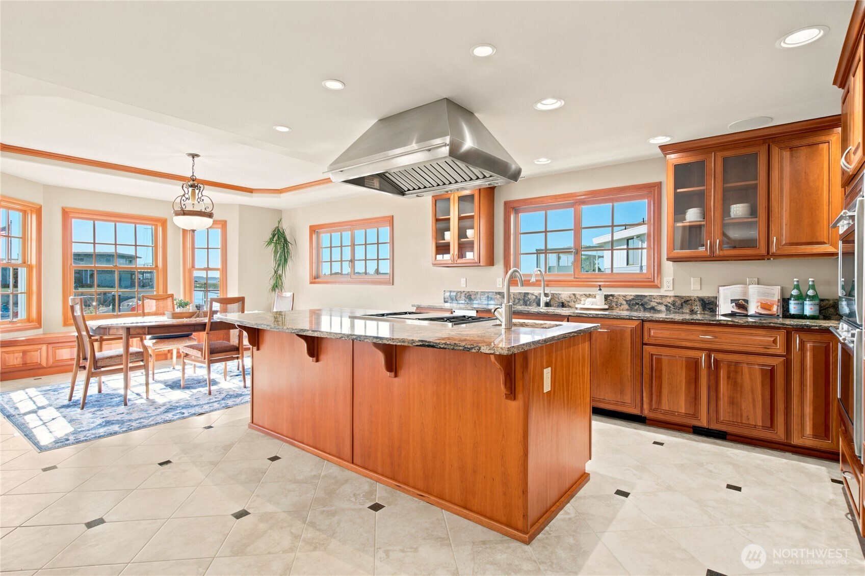 3640 S Shorewood Avenue Property Photo 10