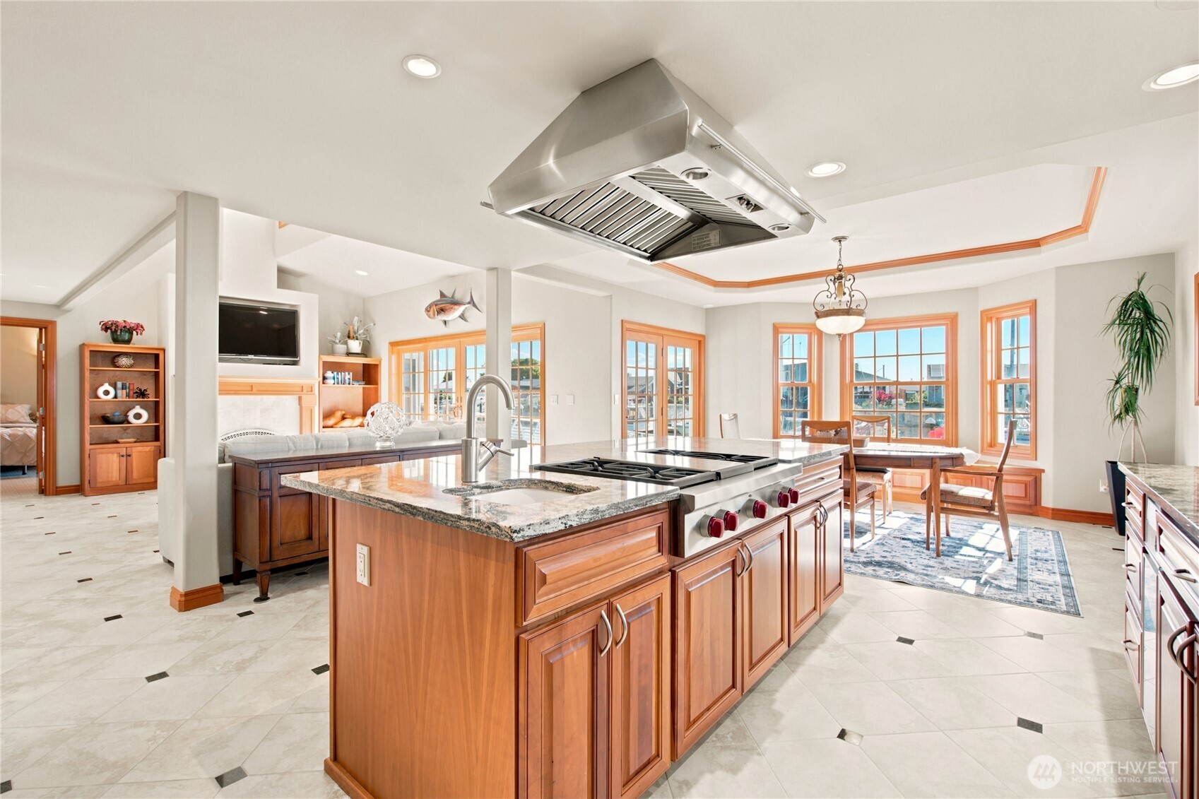 3640 S Shorewood Avenue Property Photo 11
