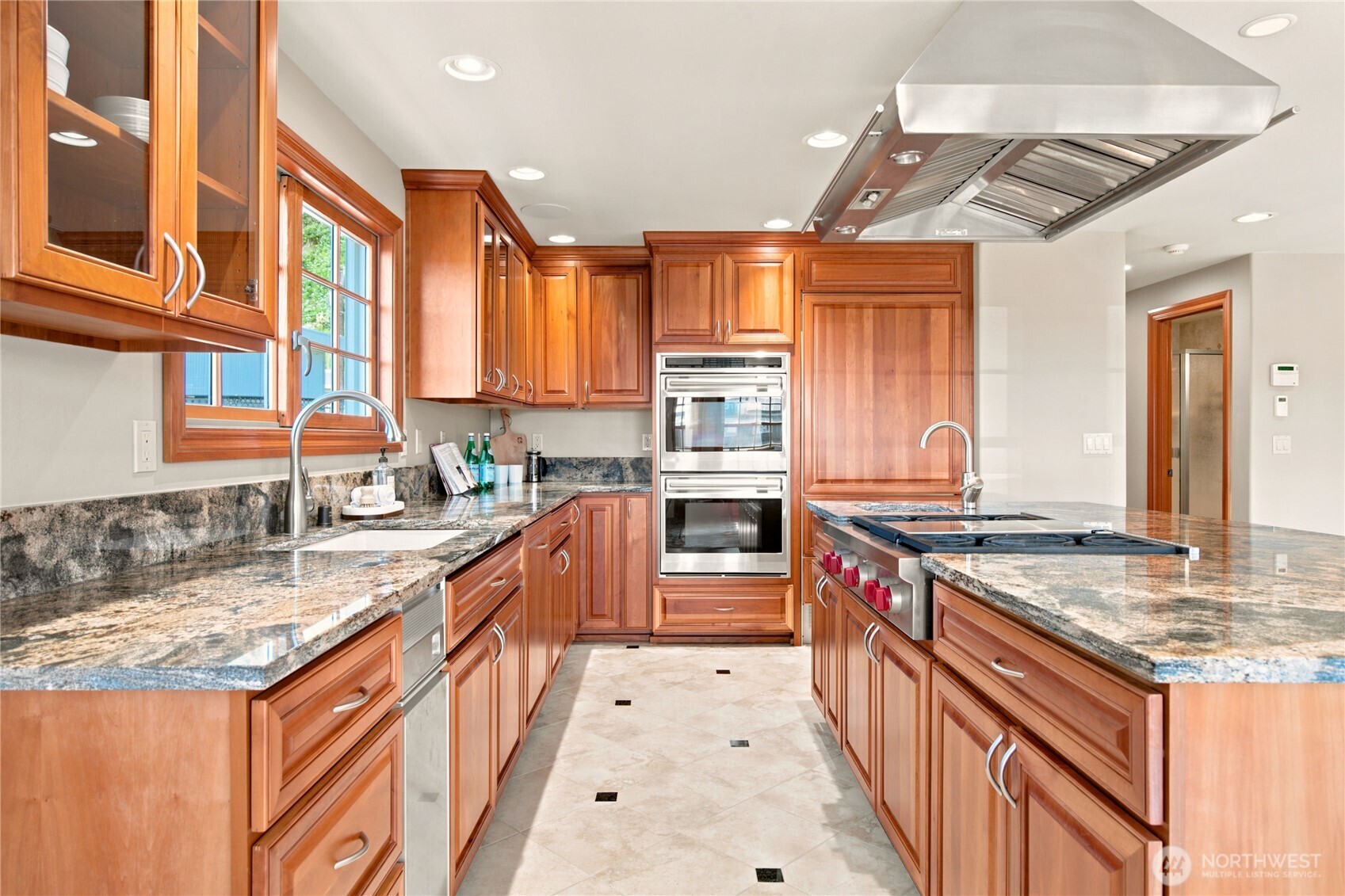 3640 S Shorewood Avenue Property Photo 13