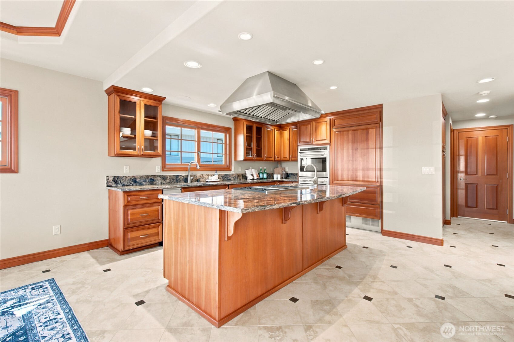 3640 S Shorewood Avenue Property Photo 14