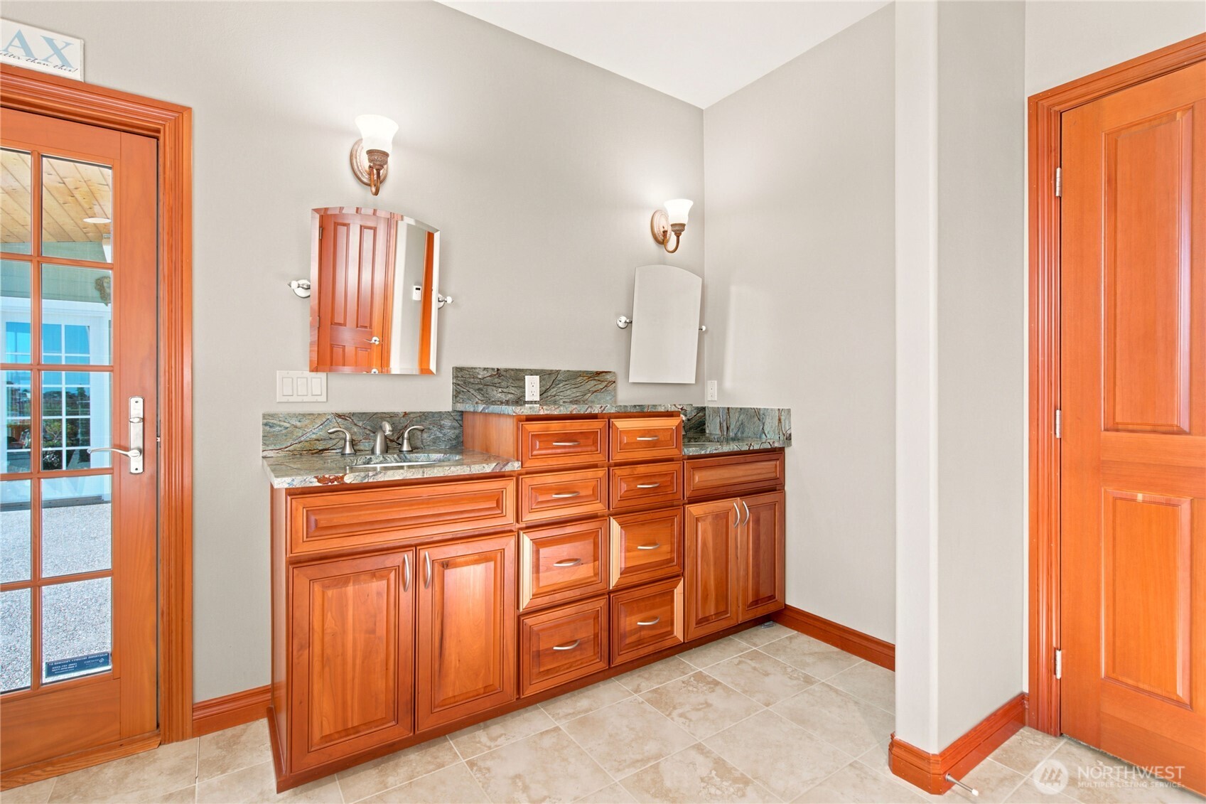 3640 S Shorewood Avenue Property Photo 21