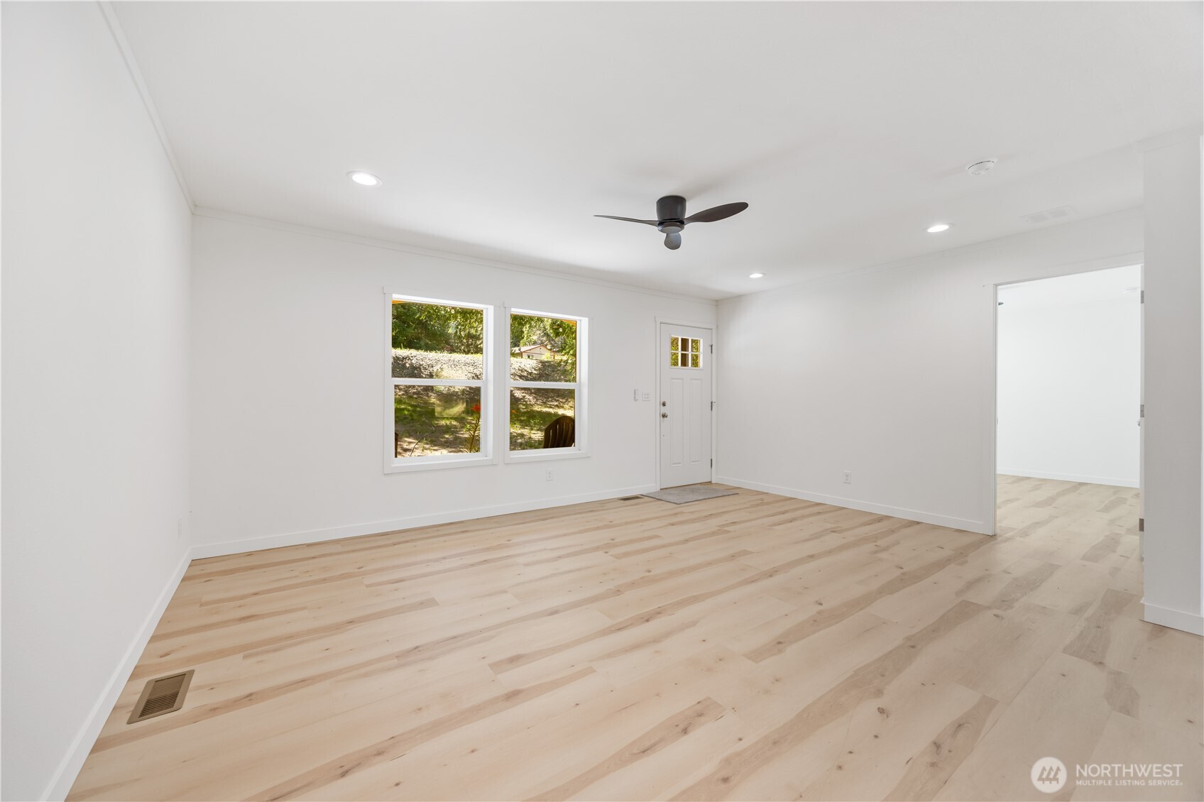 329 E Franklin Street Property Photo 5