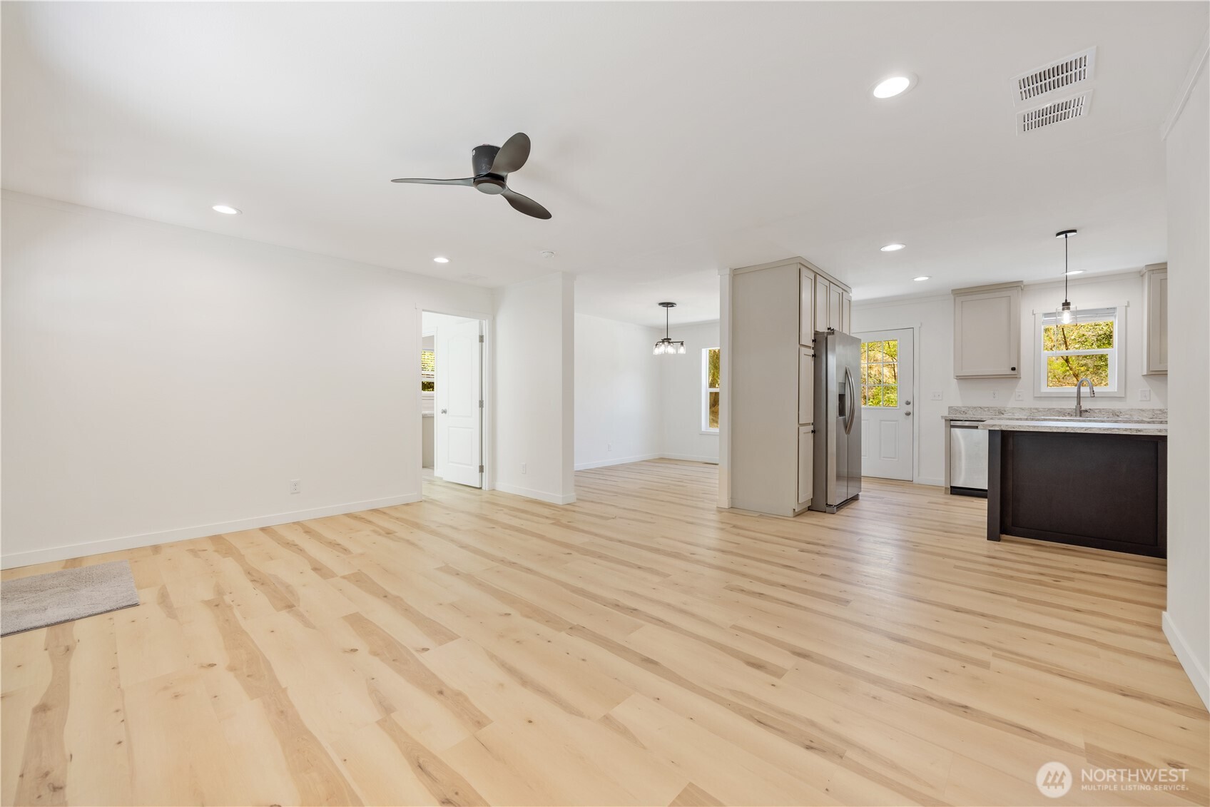 329 E Franklin Street Property Photo 6