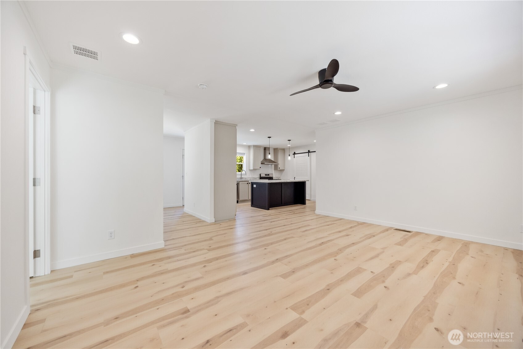 329 E Franklin Street Property Photo 7