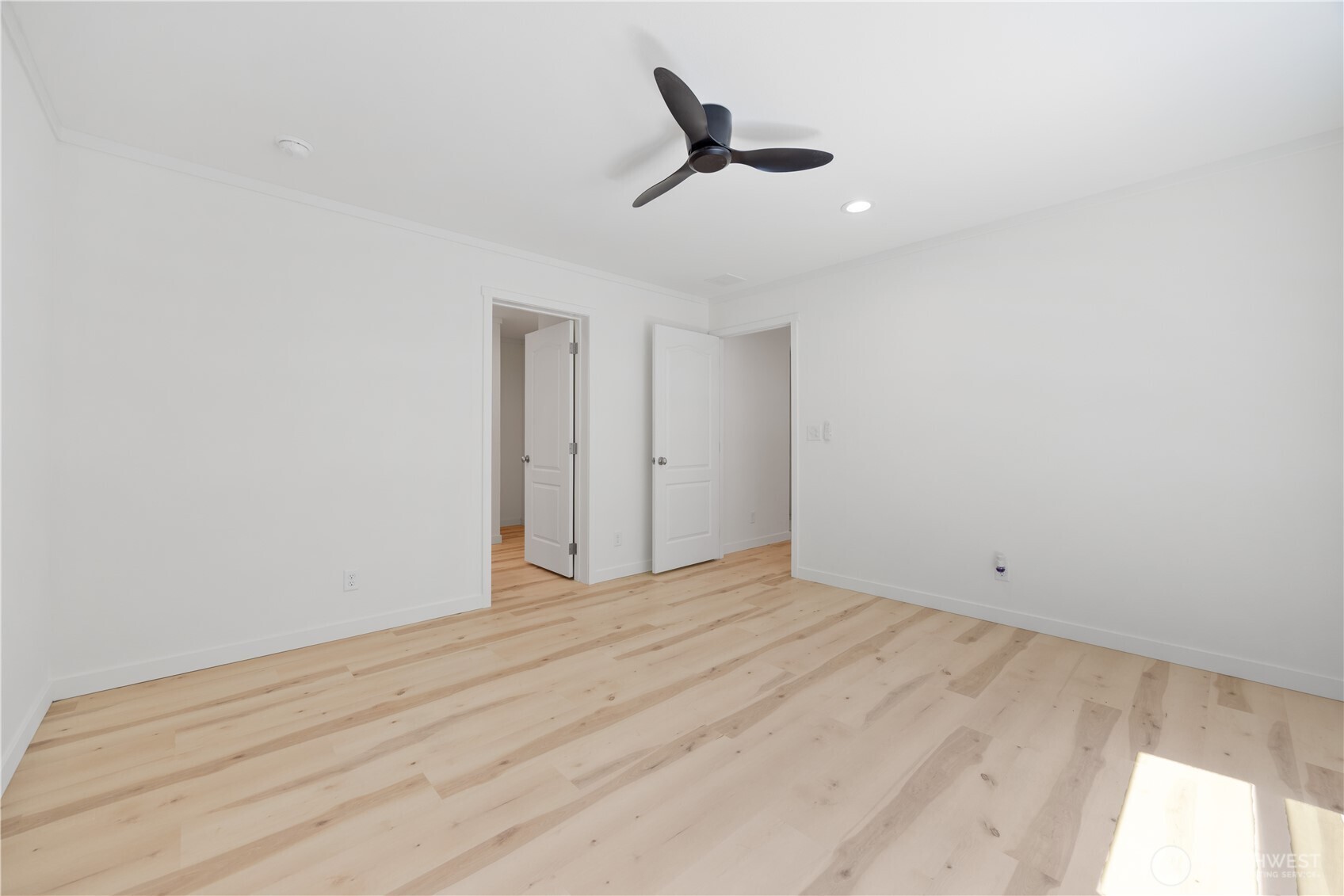 329 E Franklin Street Property Photo 16