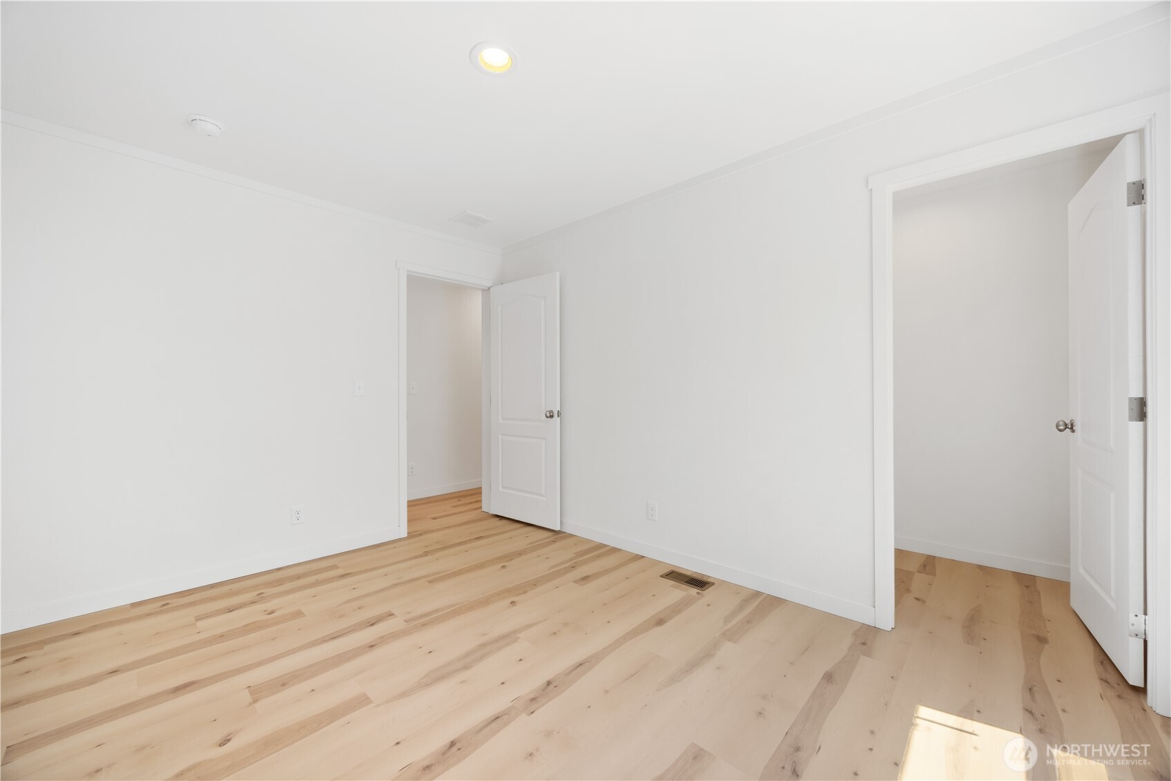 329 E Franklin Street Property Photo 18