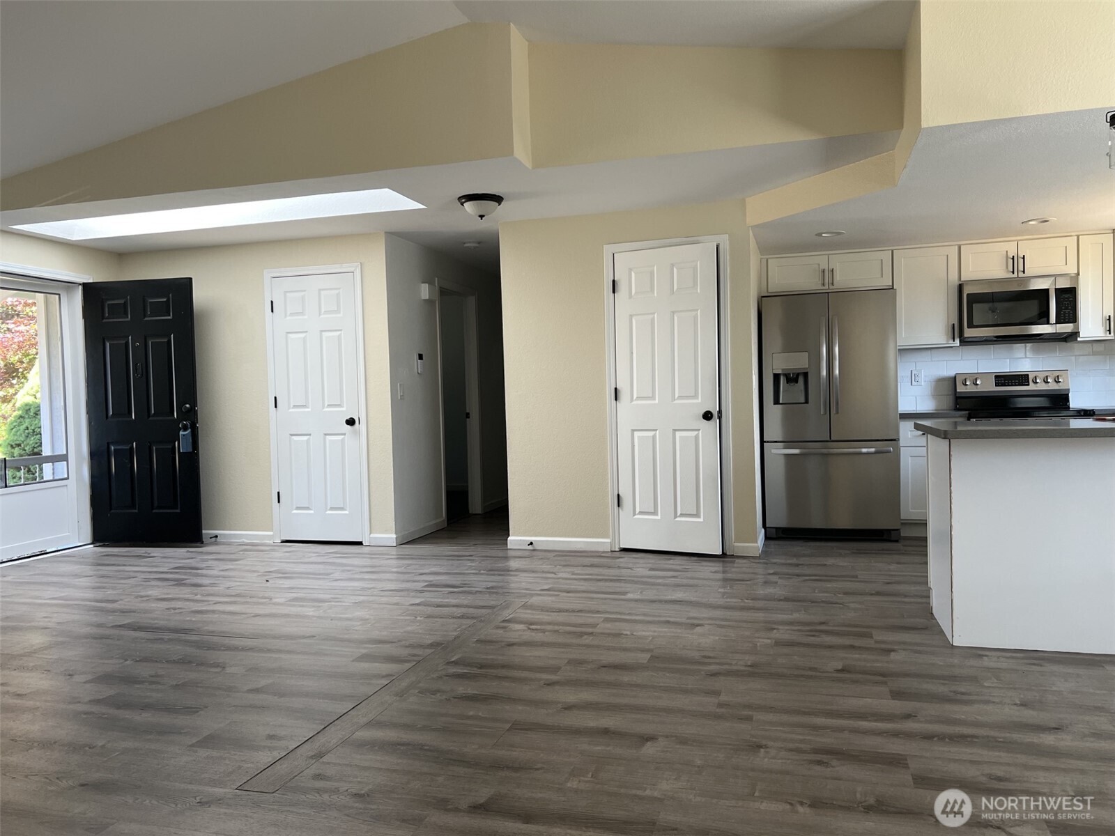 1124 Pinedrop Loop Property Photo 3