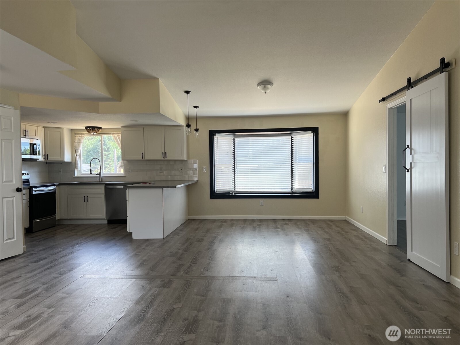 1124 Pinedrop Loop Property Photo 5