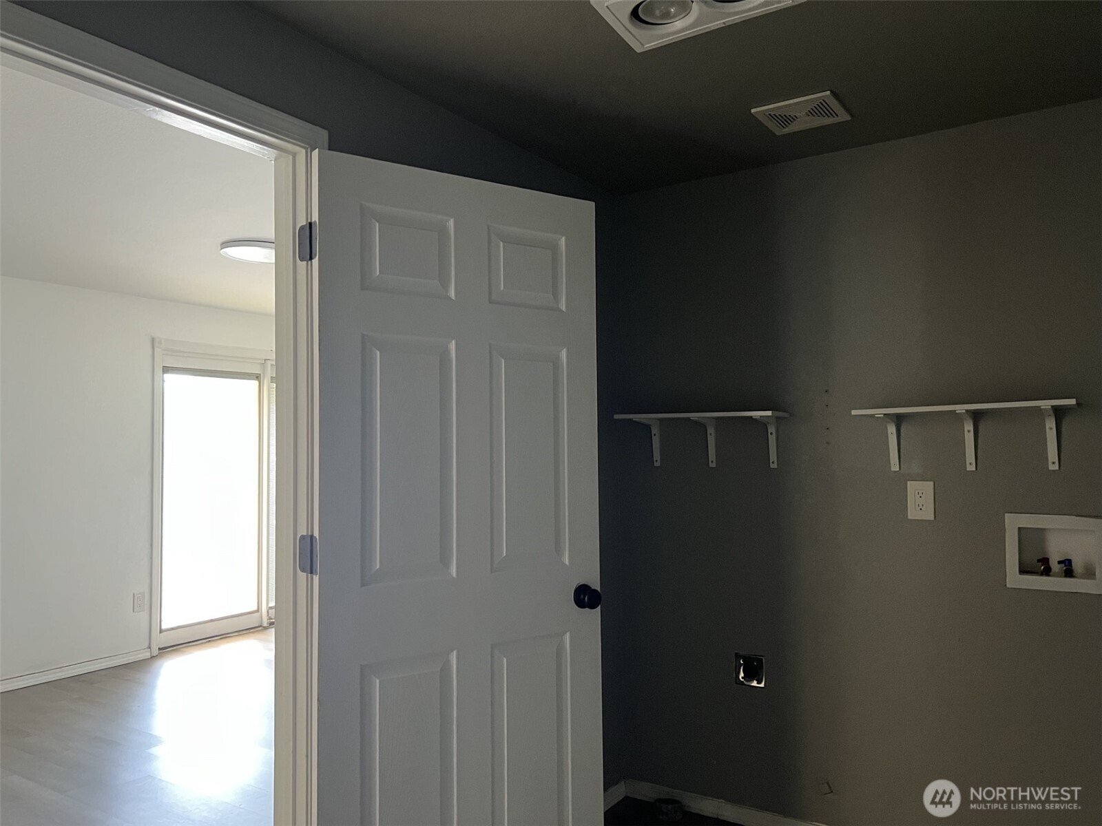 1124 Pinedrop Loop Property Photo 9