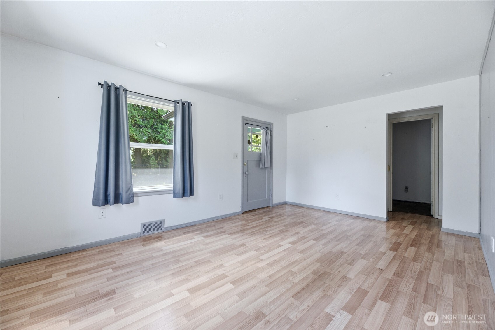 1911 E 72nd Street Property Photo 6