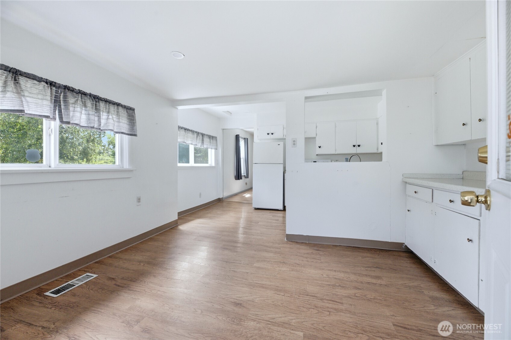 1911 E 72nd Street Property Photo 8