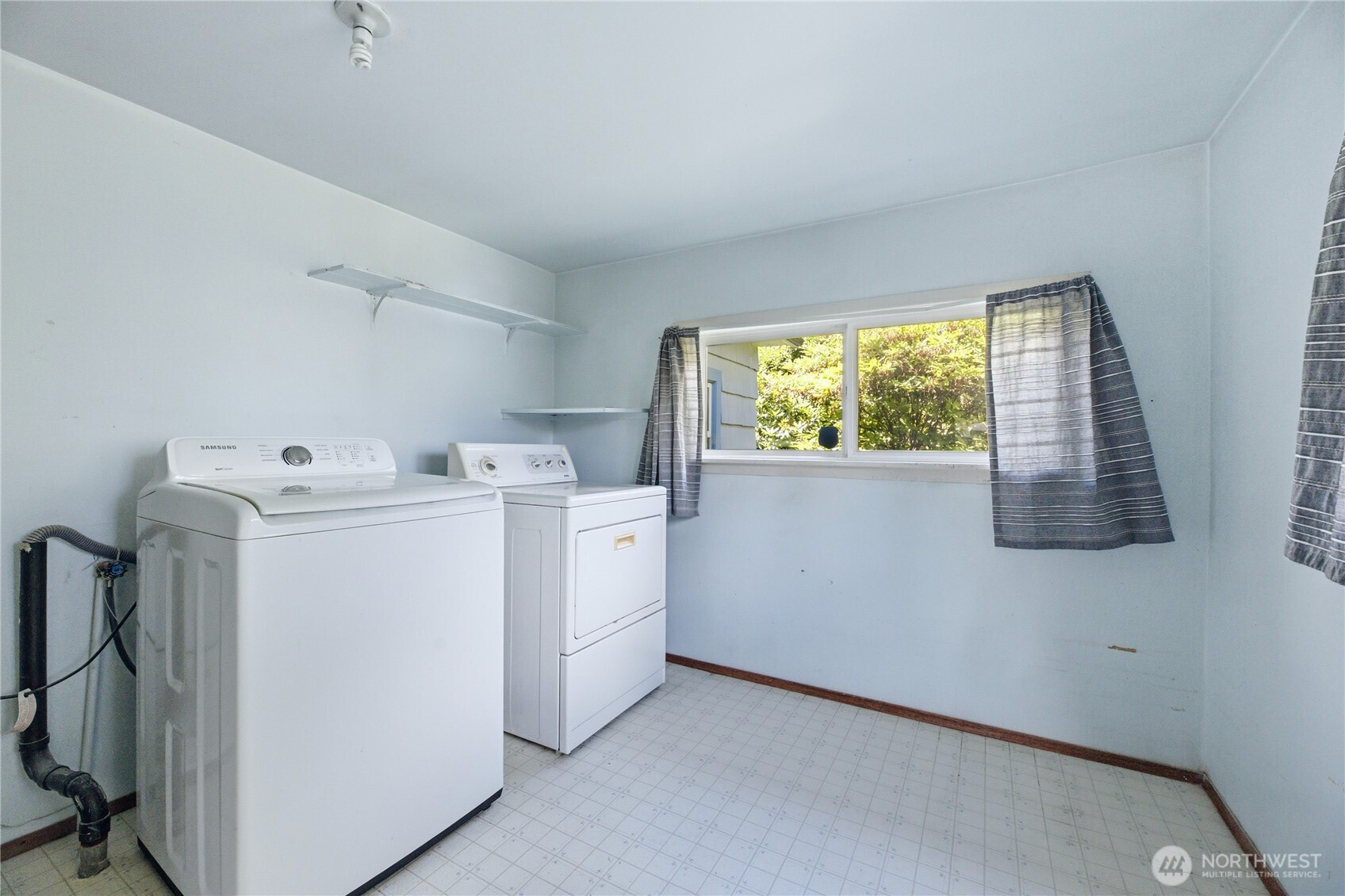 1911 E 72nd Street Property Photo 14