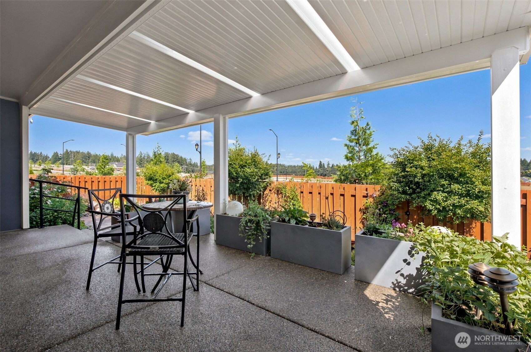 2835 Arrowroot Loop Property Photo 4