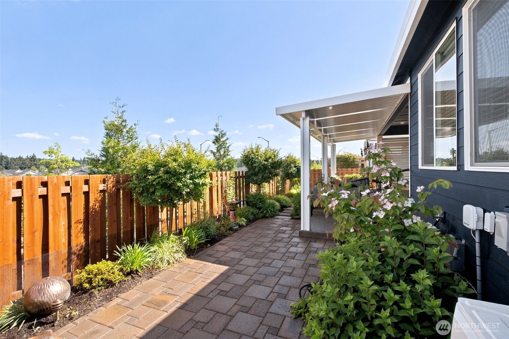 2835 Arrowroot Loop Property Photo 7