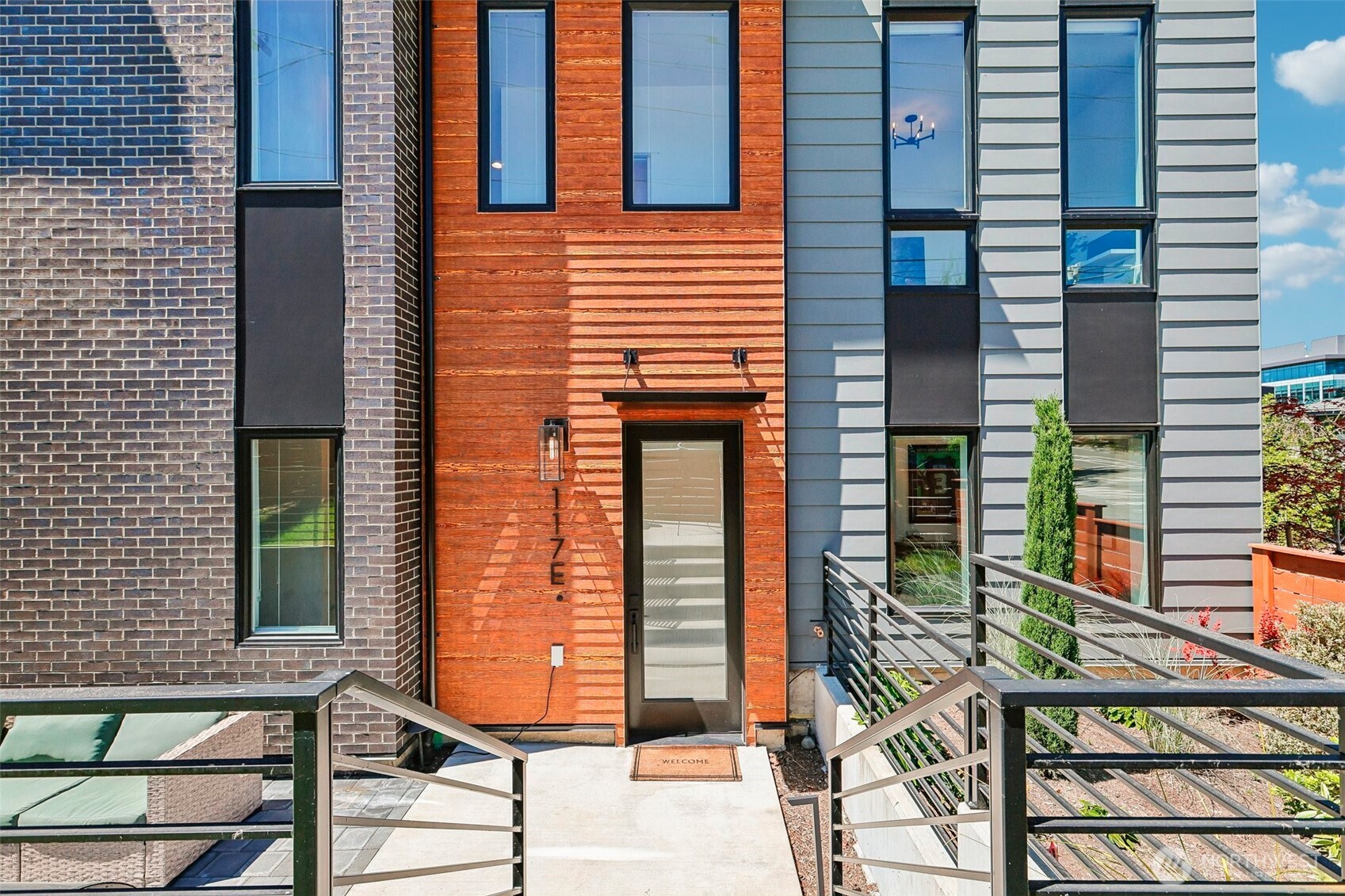 117 6th Street E Property Photo 2