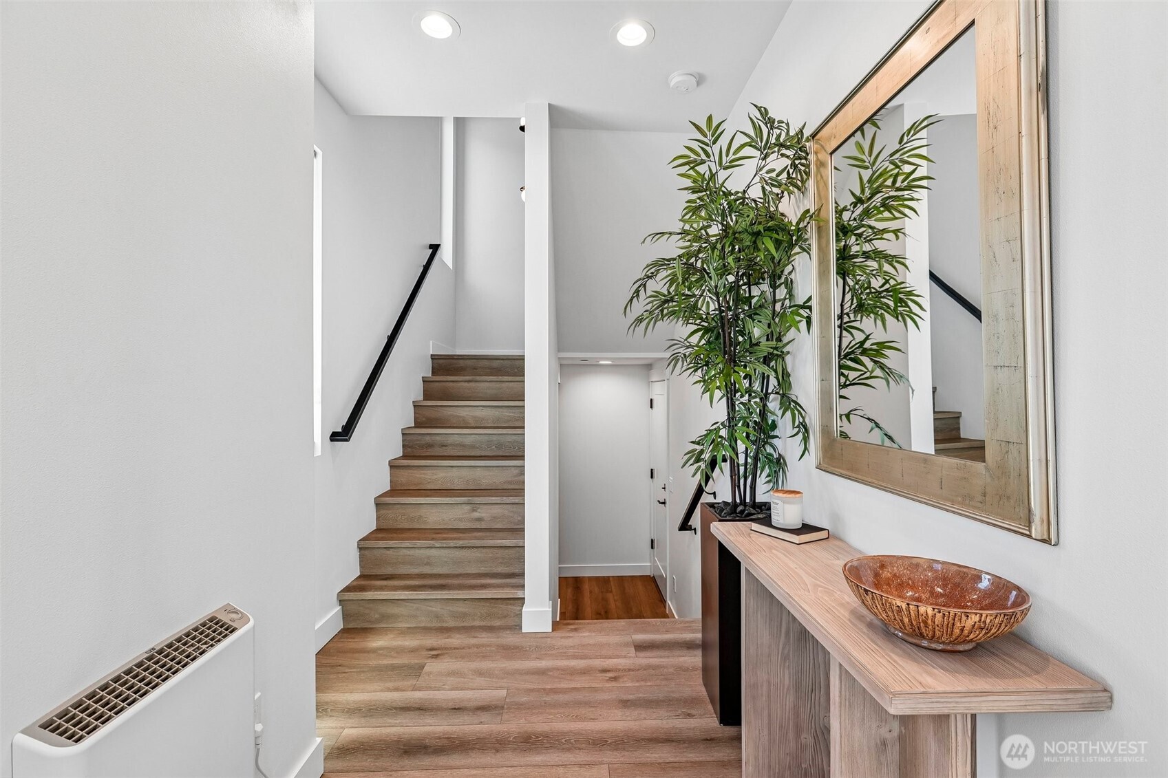 117 6th Street E Property Photo 3