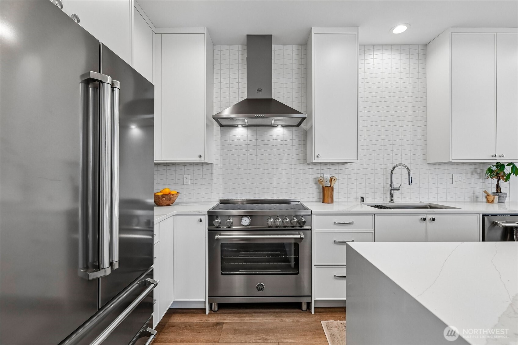 117 6th Street E Property Photo 7