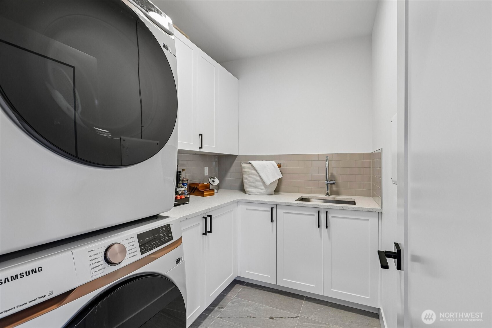 117 6th Street E Property Photo 18