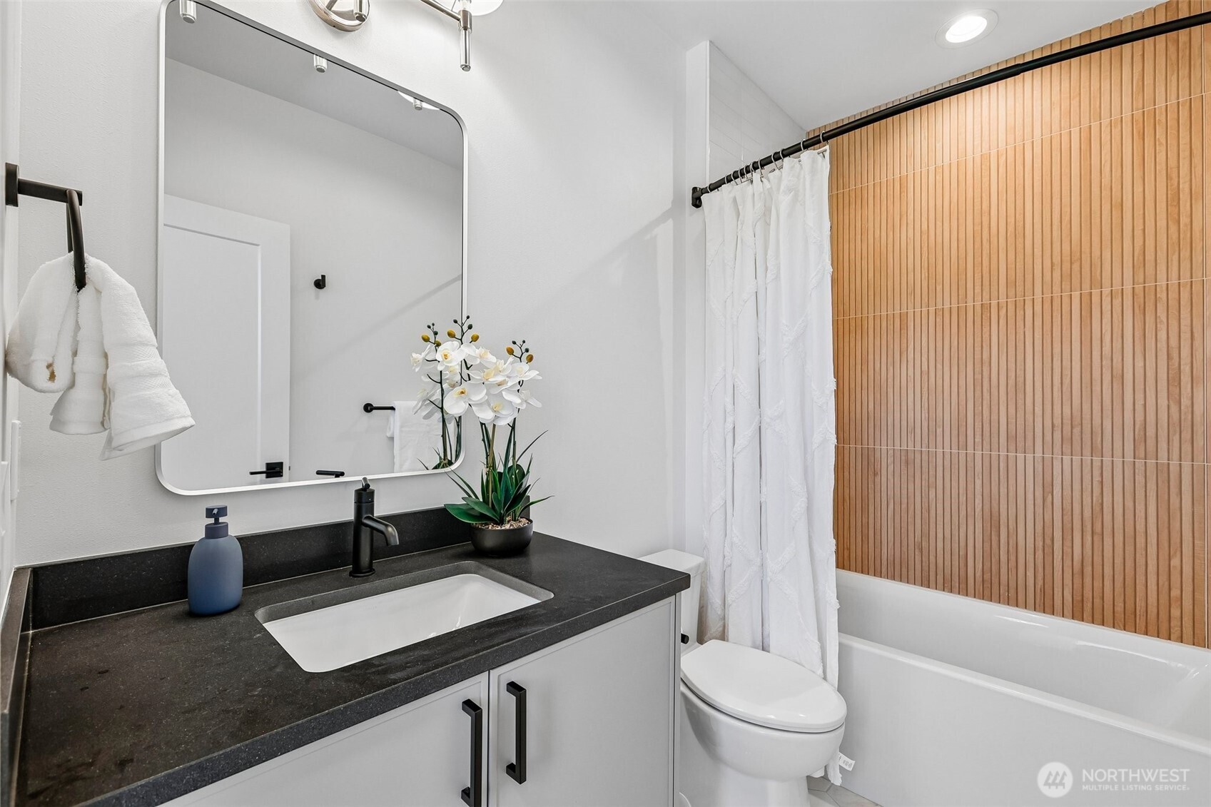 117 6th Street E Property Photo 20